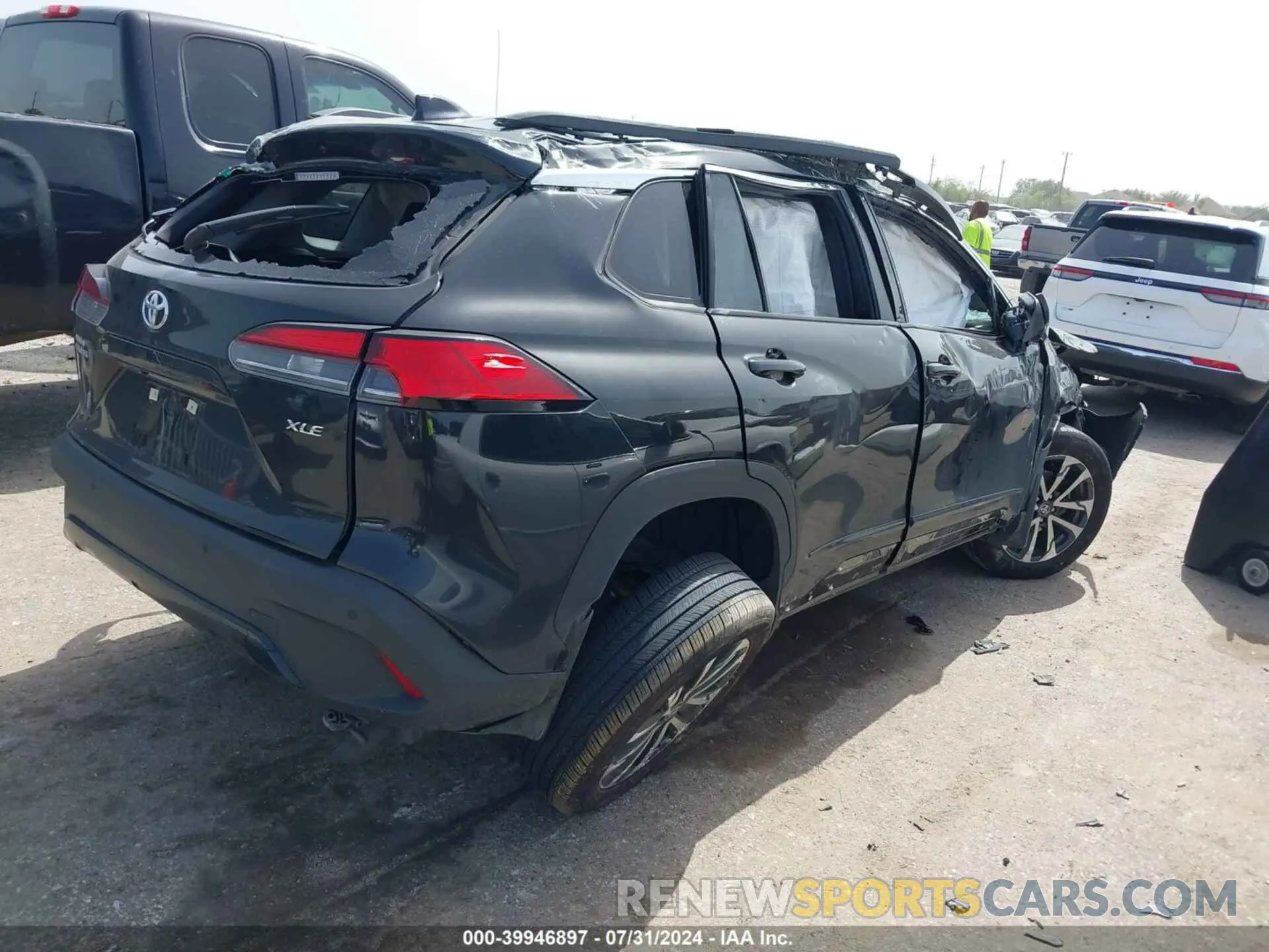 4 Photograph of a damaged car 7MUDAAAG7PV064050 TOYOTA COROLLA CROSS 2023