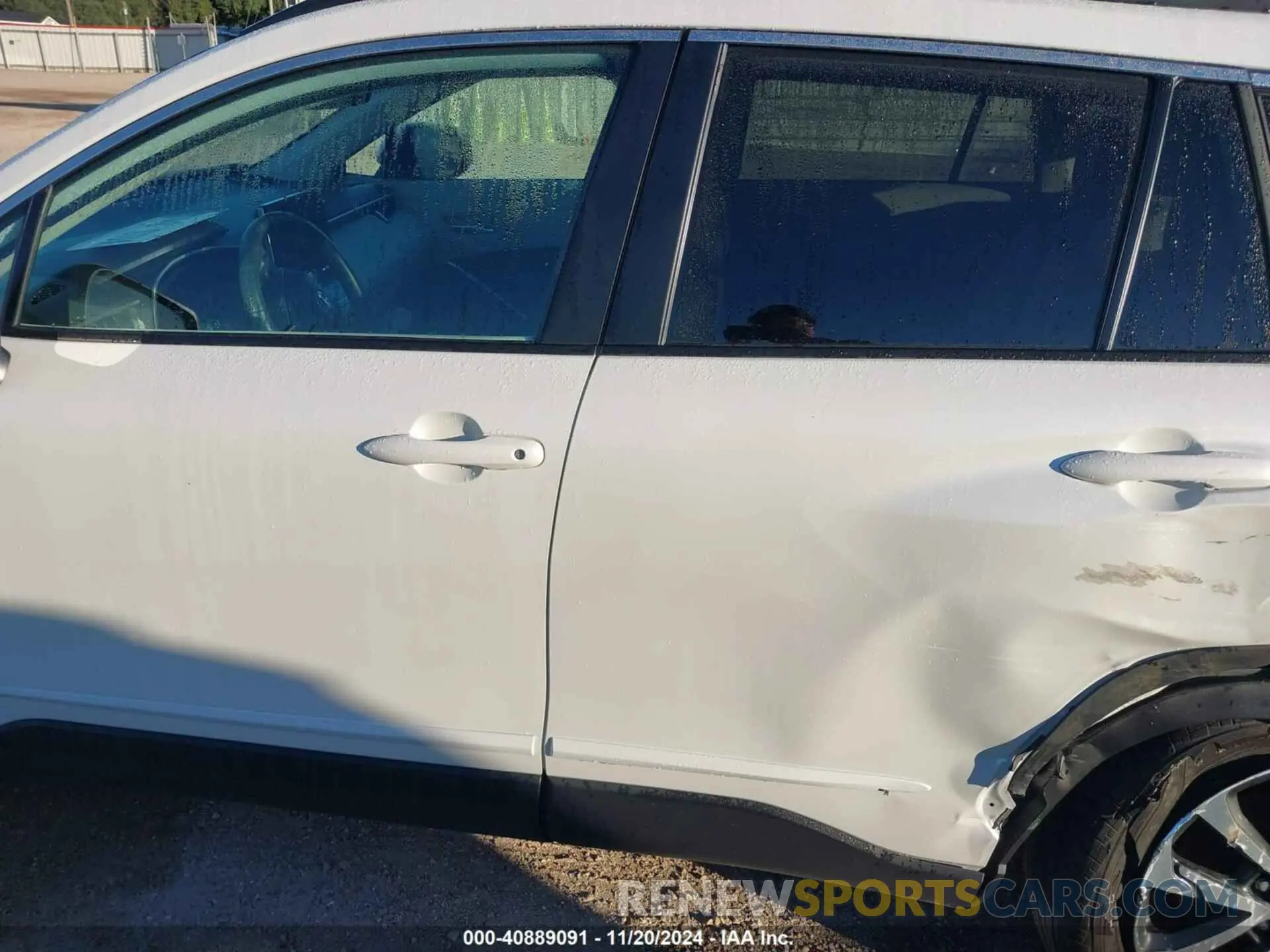 14 Photograph of a damaged car 7MUDAAAG8PV070312 TOYOTA COROLLA CROSS 2023