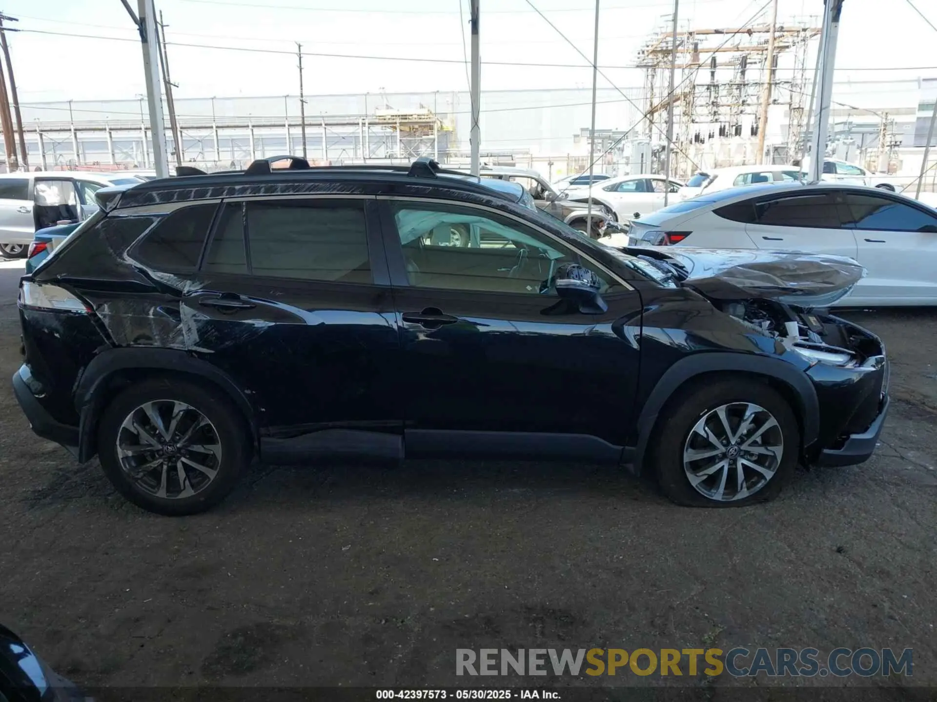 12 Photograph of a damaged car 7MUDAAAG8PV072030 TOYOTA COROLLA CROSS 2023