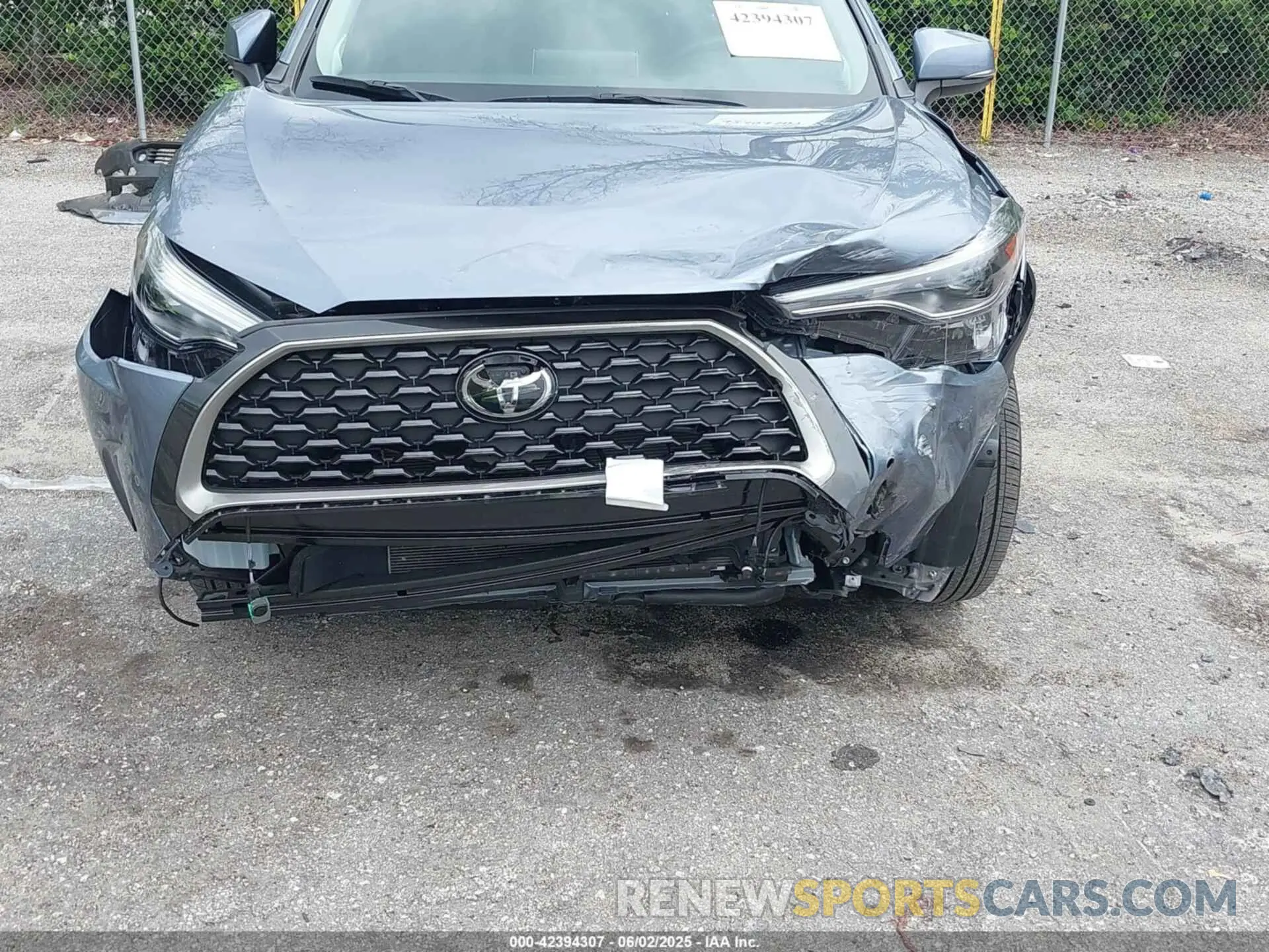 6 Photograph of a damaged car 7MUDAAAGXPV070263 TOYOTA COROLLA CROSS 2023