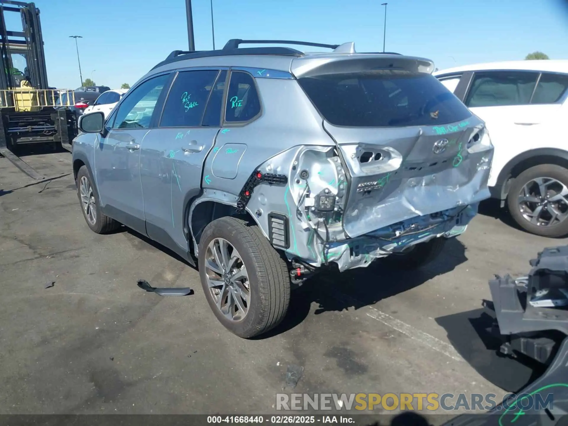 3 Photograph of a damaged car 7MUDAABG2PV054945 TOYOTA COROLLA CROSS 2023