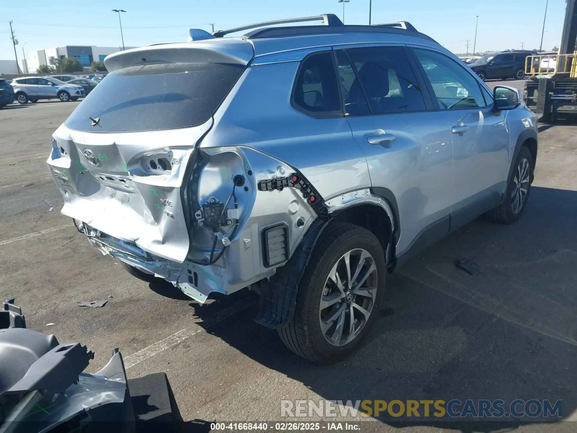 4 Photograph of a damaged car 7MUDAABG2PV054945 TOYOTA COROLLA CROSS 2023