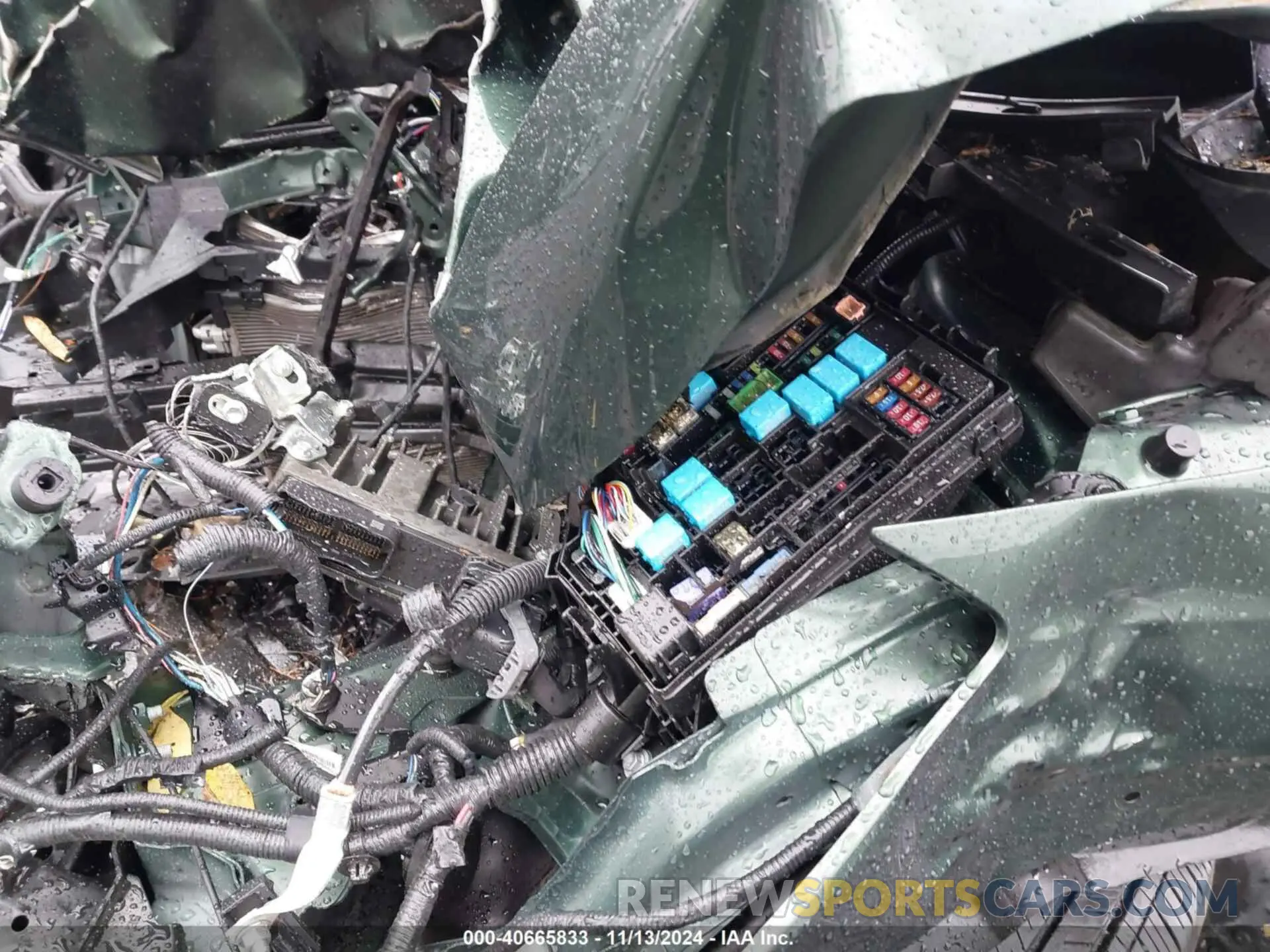 18 Photograph of a damaged car 7MUDAABG2PV073950 TOYOTA COROLLA CROSS 2023