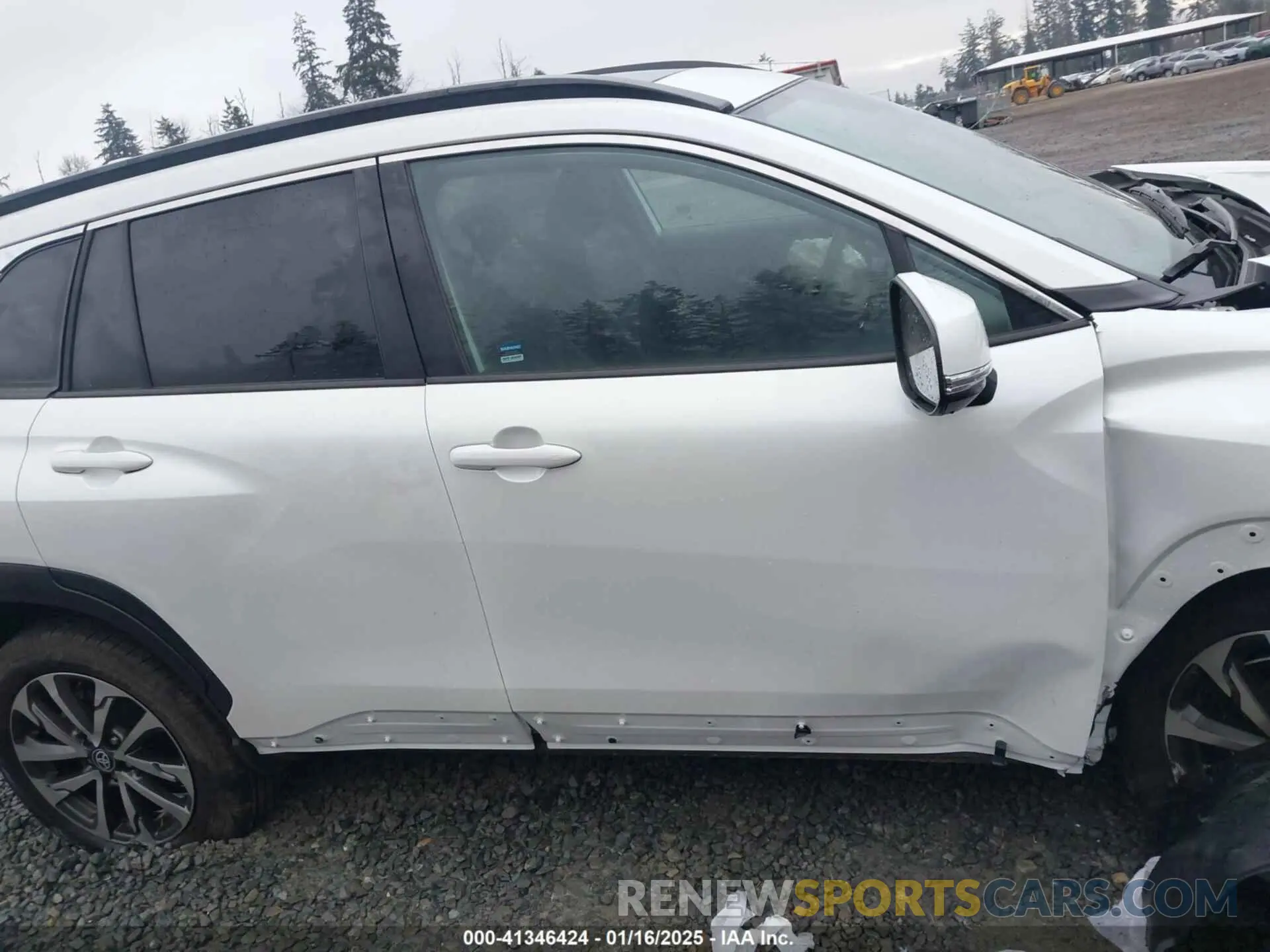 14 Photograph of a damaged car 7MUDAABG7PV060269 TOYOTA COROLLA CROSS 2023