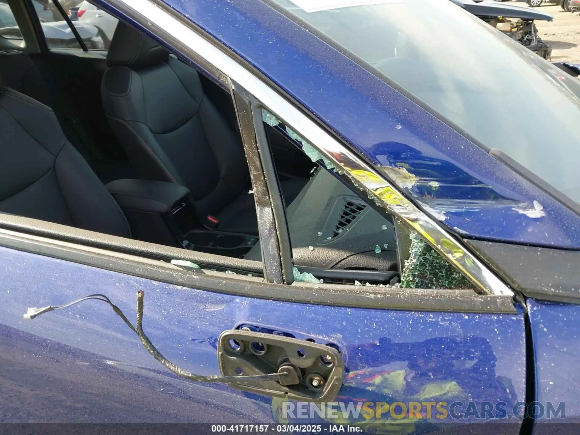 19 Photograph of a damaged car 7MUDAABG7PV060918 TOYOTA COROLLA CROSS 2023