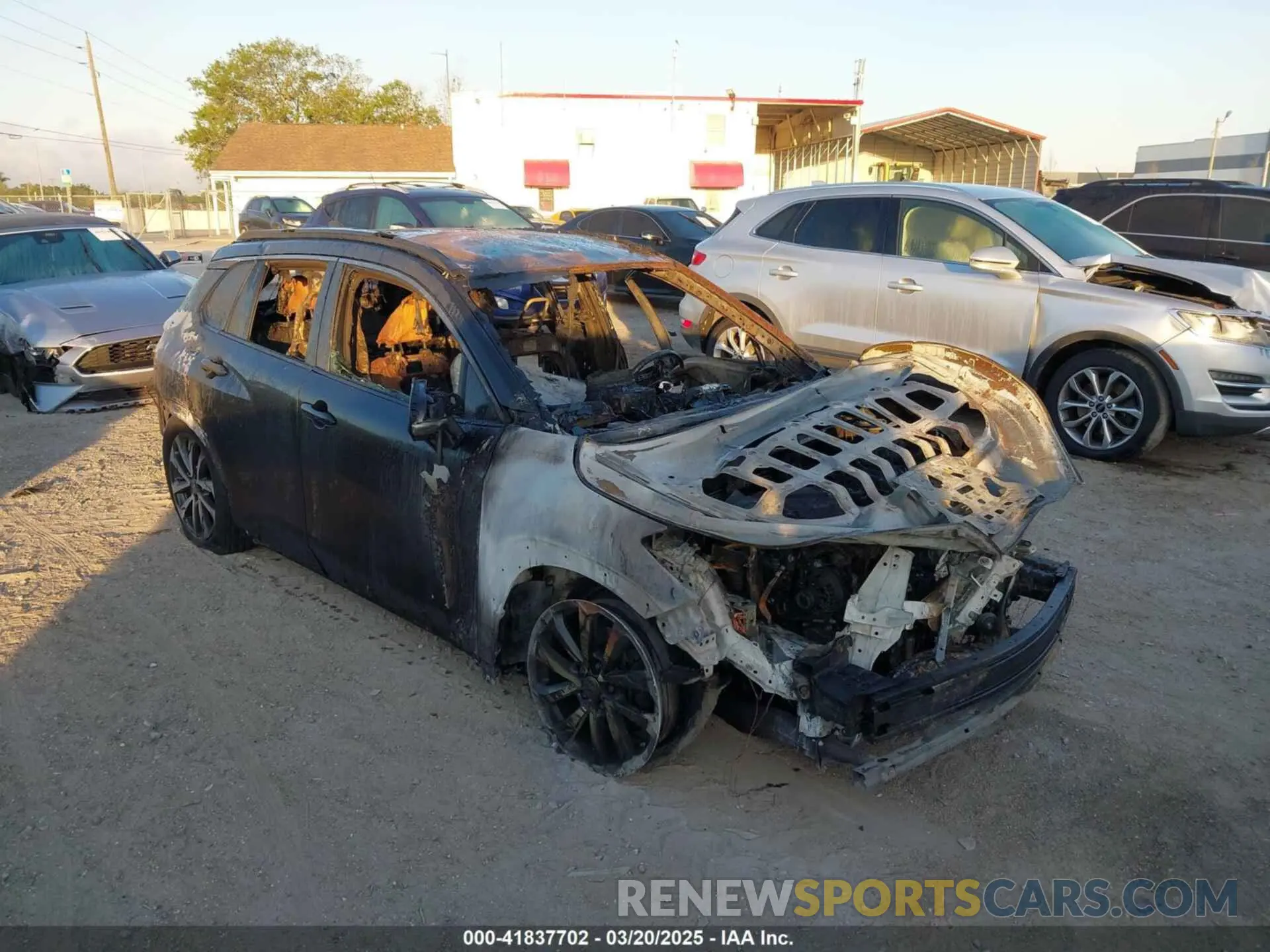 1 Photograph of a damaged car 7MUEAAAGXPV064614 TOYOTA COROLLA CROSS 2023