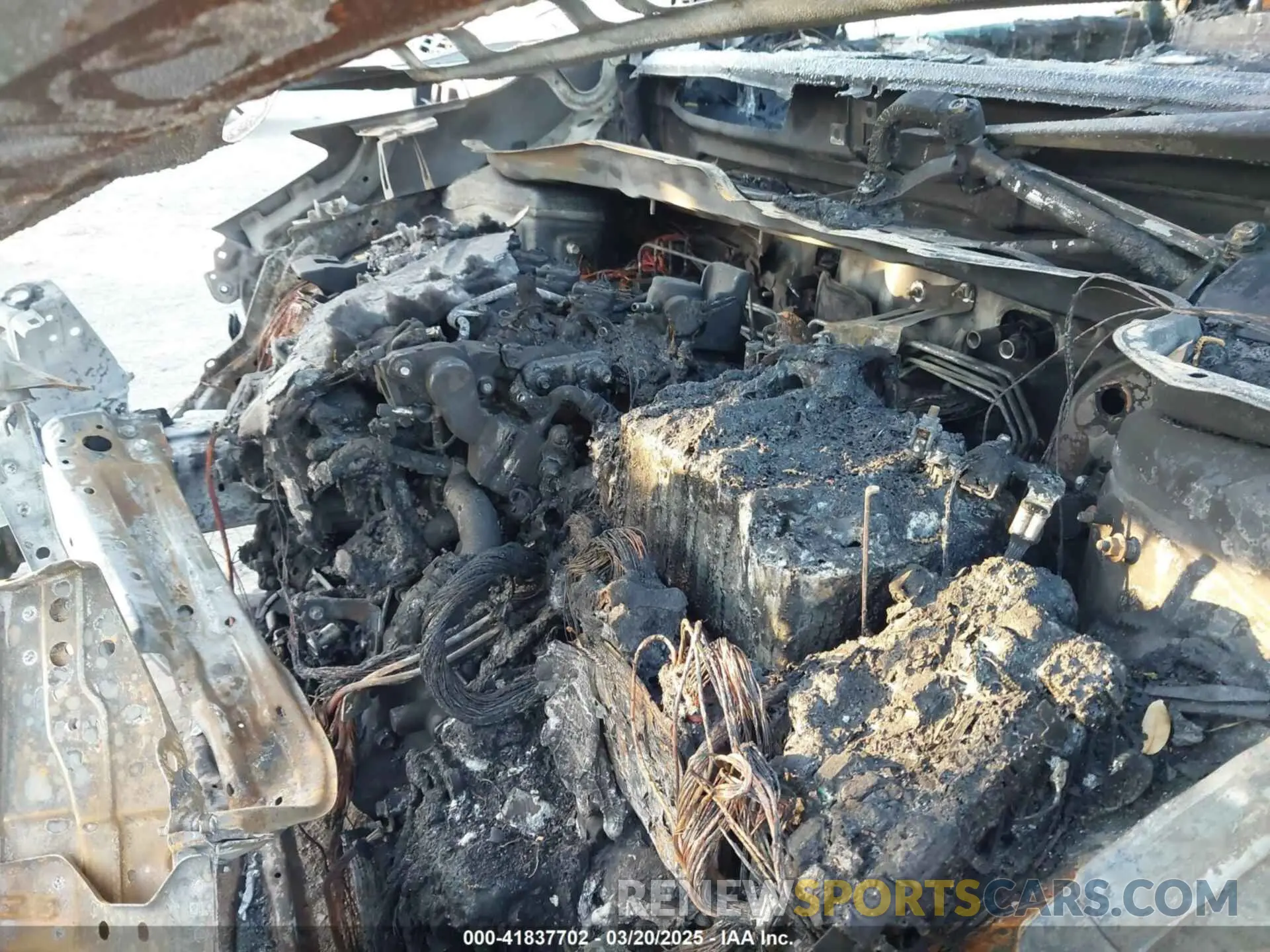 10 Photograph of a damaged car 7MUEAAAGXPV064614 TOYOTA COROLLA CROSS 2023