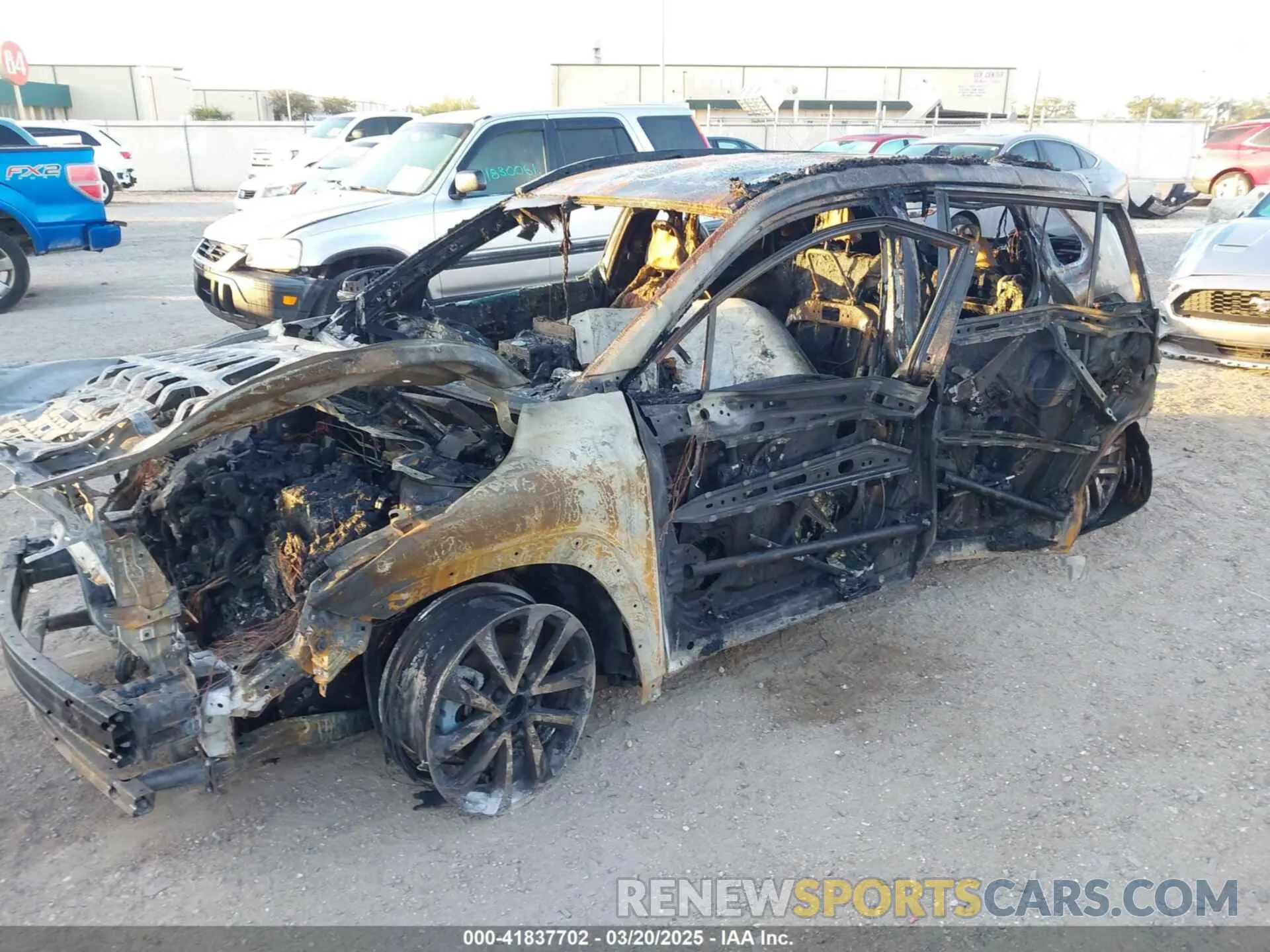 11 Photograph of a damaged car 7MUEAAAGXPV064614 TOYOTA COROLLA CROSS 2023