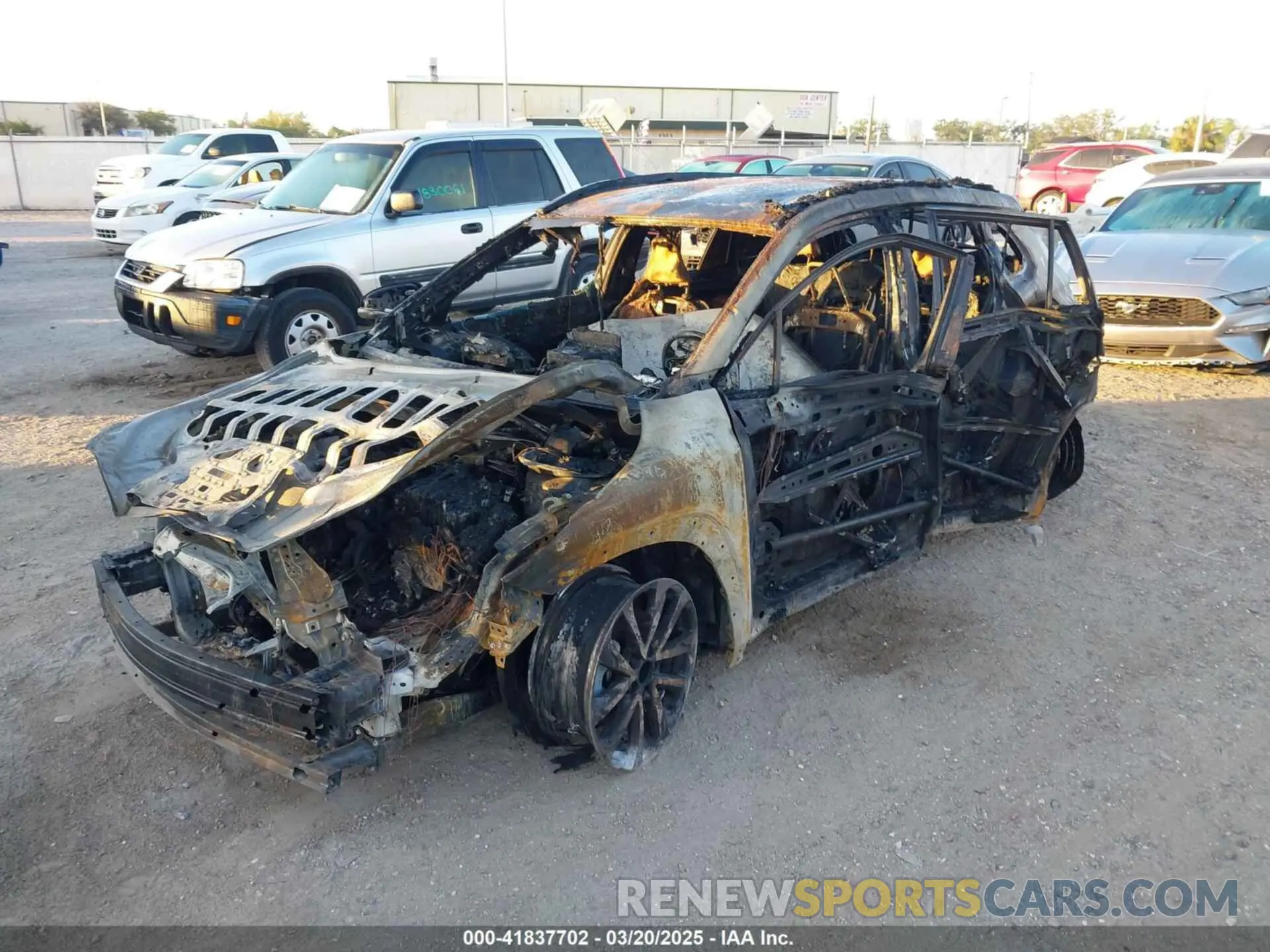 2 Photograph of a damaged car 7MUEAAAGXPV064614 TOYOTA COROLLA CROSS 2023