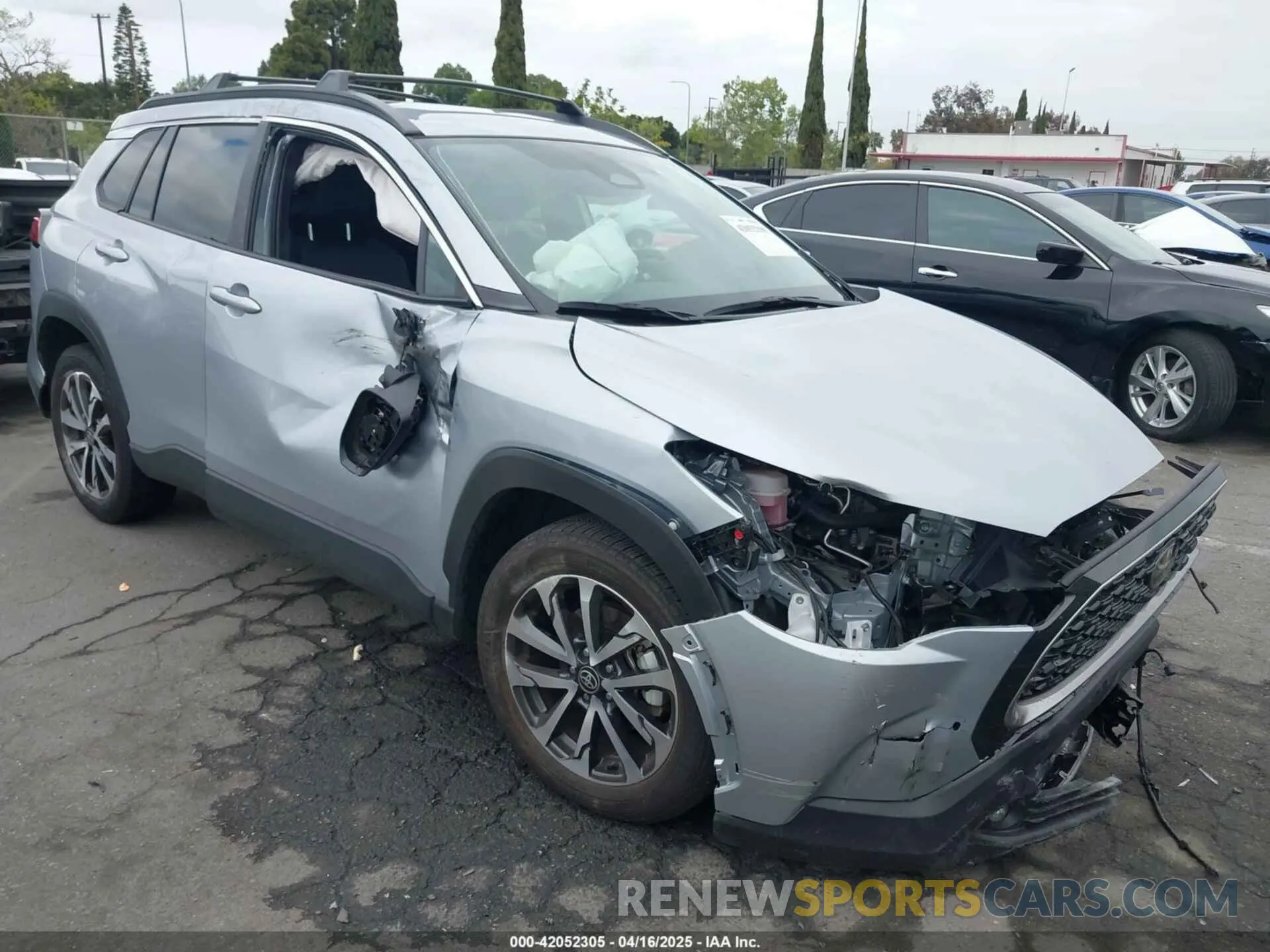 1 Photograph of a damaged car 7MUEAABG8PV077117 TOYOTA COROLLA CROSS 2023