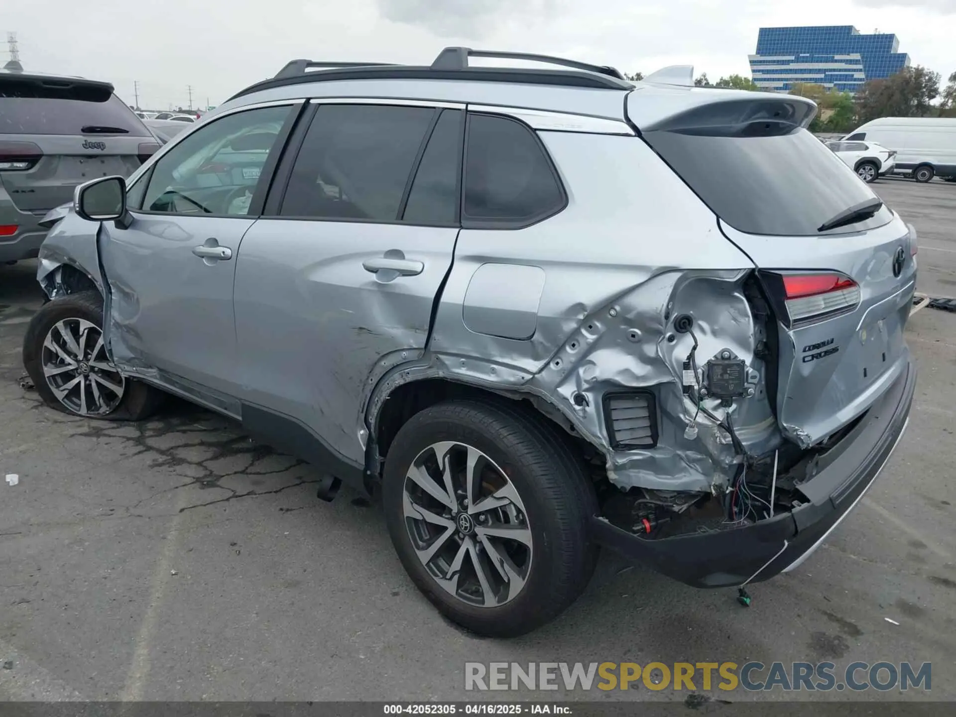 3 Photograph of a damaged car 7MUEAABG8PV077117 TOYOTA COROLLA CROSS 2023