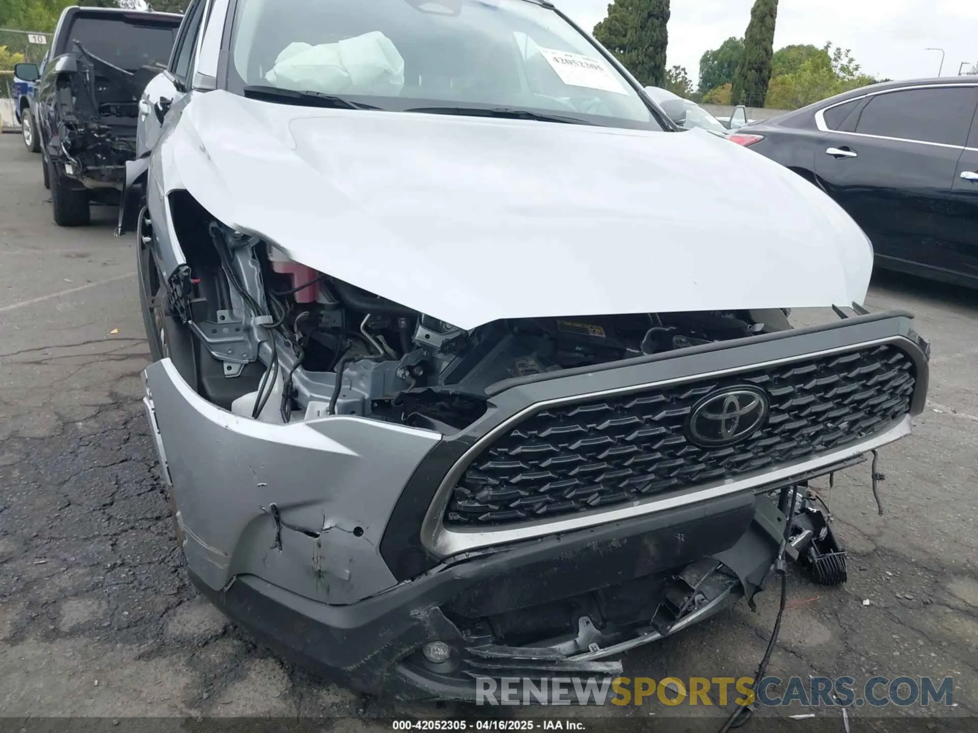 6 Photograph of a damaged car 7MUEAABG8PV077117 TOYOTA COROLLA CROSS 2023