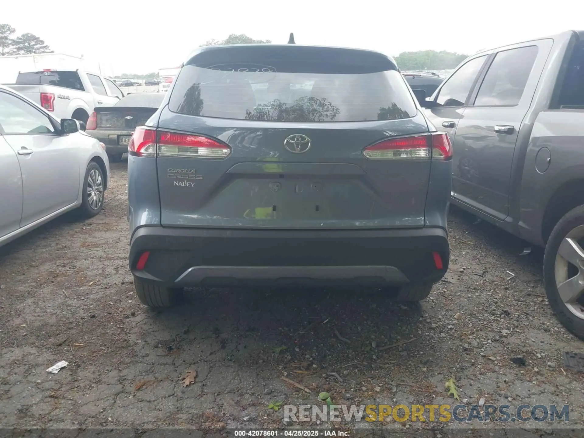 16 Photograph of a damaged car 7MUAAAAG0RV110064 TOYOTA COROLLA CROSS 2024