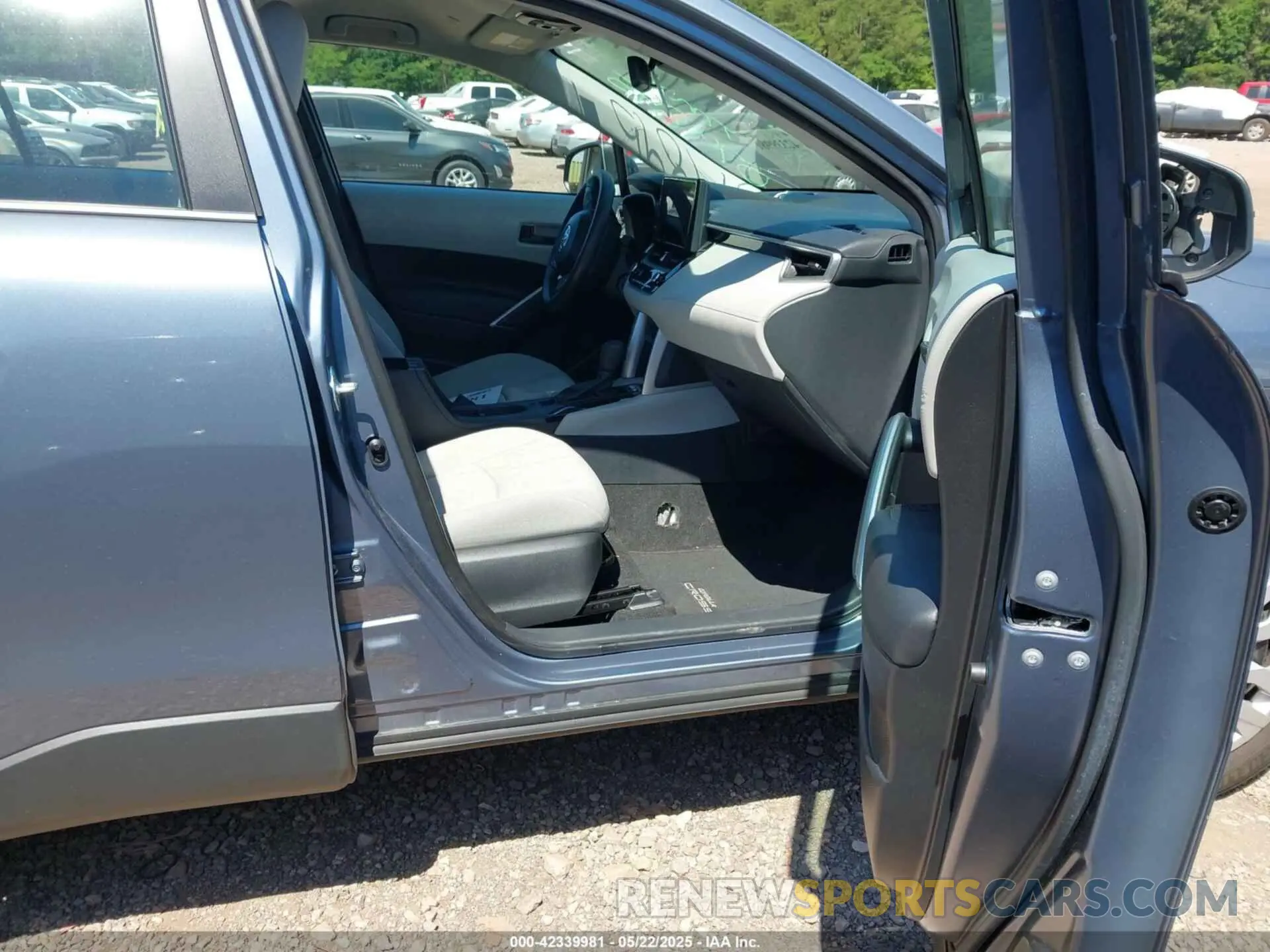 5 Photograph of a damaged car 7MUAAAAG7RV079895 TOYOTA COROLLA CROSS 2024