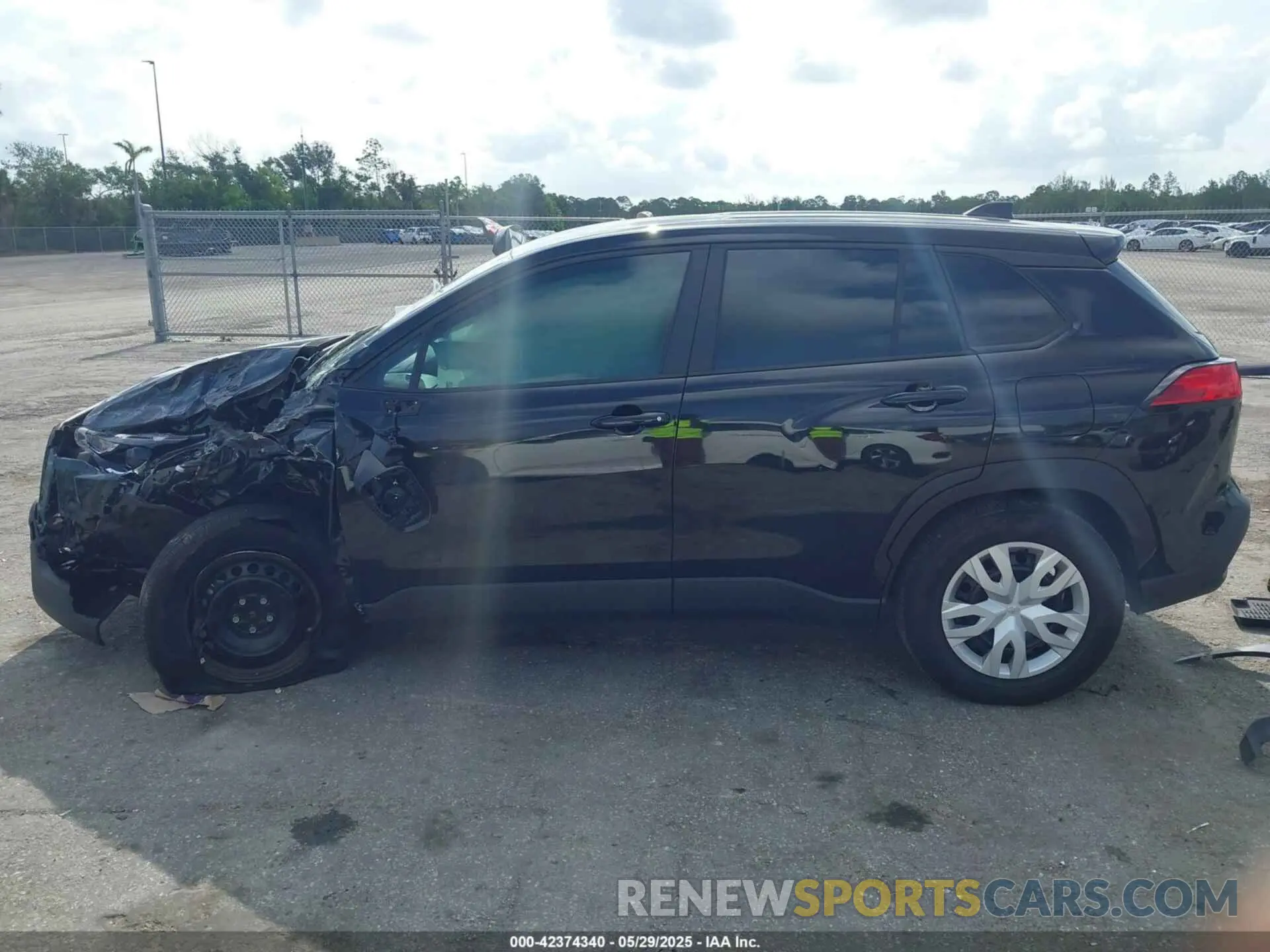 14 Photograph of a damaged car 7MUAAAAG7RV101166 TOYOTA COROLLA CROSS 2024