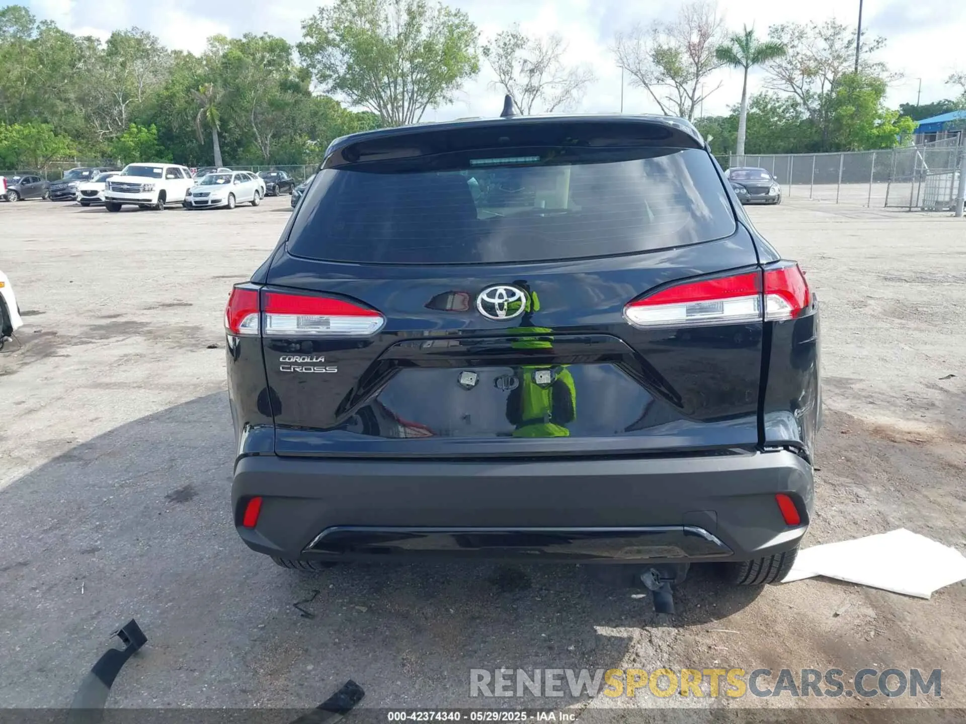 16 Photograph of a damaged car 7MUAAAAG7RV101166 TOYOTA COROLLA CROSS 2024