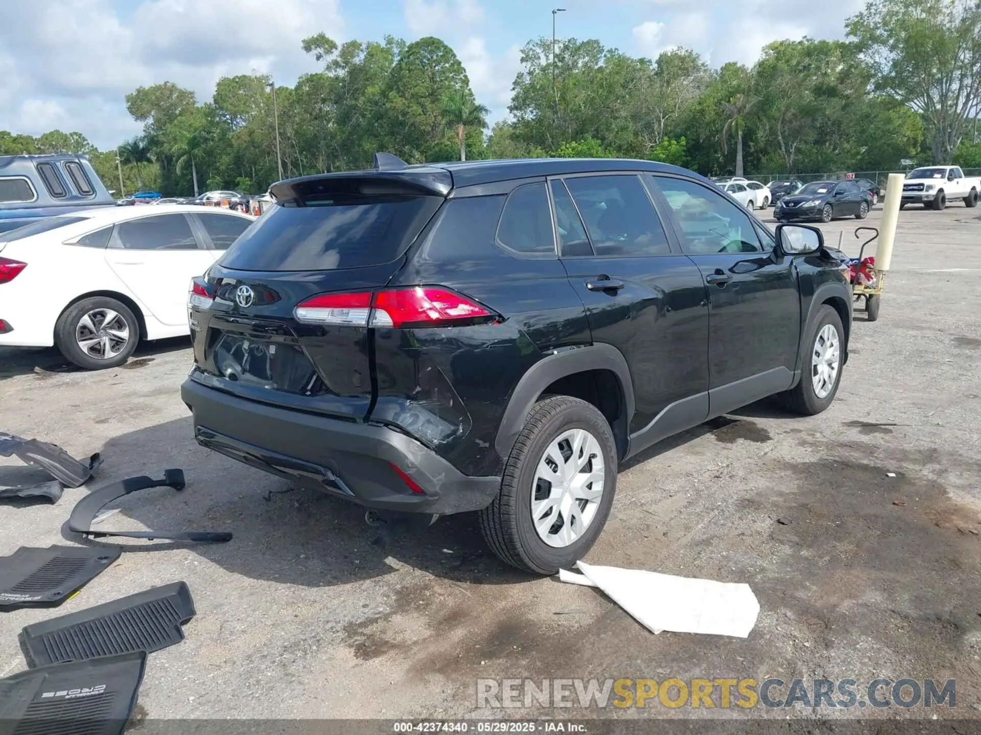 4 Photograph of a damaged car 7MUAAAAG7RV101166 TOYOTA COROLLA CROSS 2024