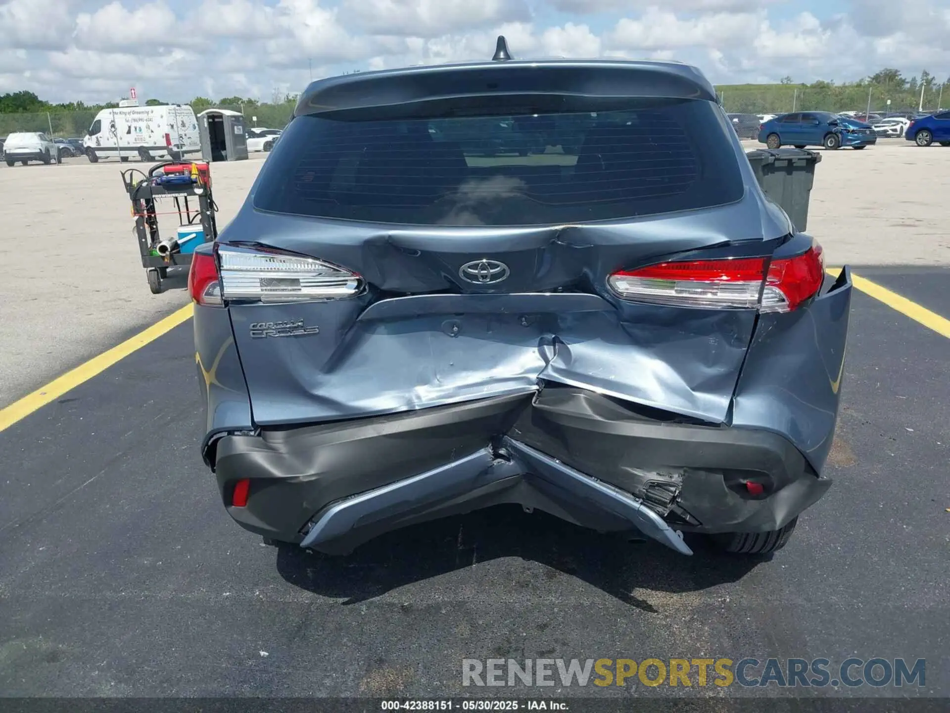 6 Photograph of a damaged car 7MUAAAAG9RV075928 TOYOTA COROLLA CROSS 2024