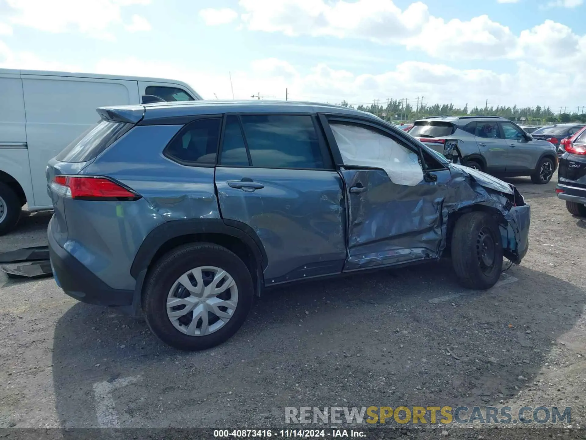 13 Photograph of a damaged car 7MUAAAAG9RV096682 TOYOTA COROLLA CROSS 2024