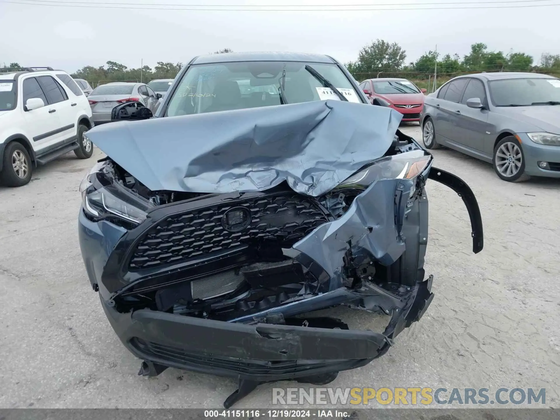 13 Photograph of a damaged car 7MUAAAAGXRV101467 TOYOTA COROLLA CROSS 2024