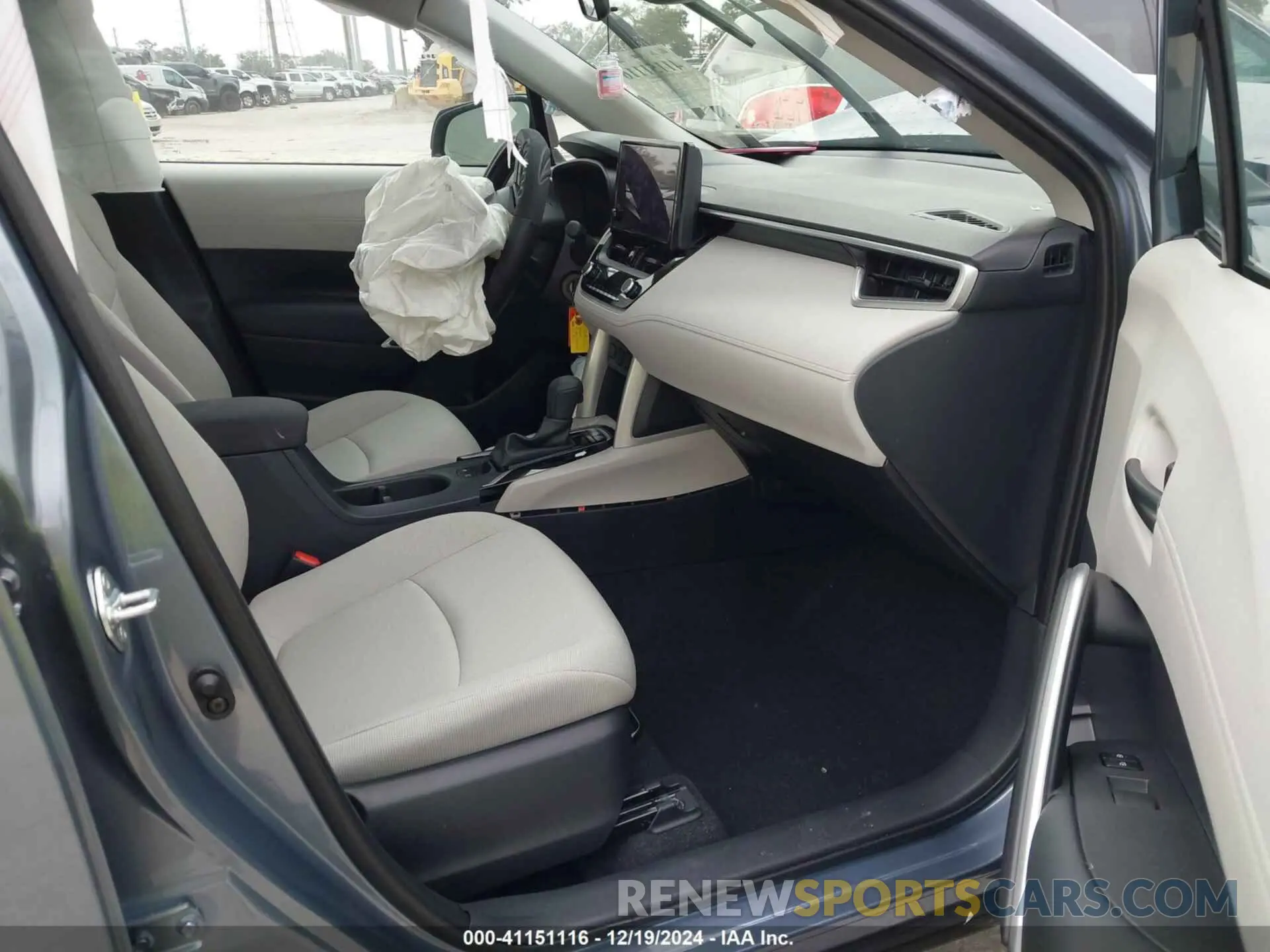 5 Photograph of a damaged car 7MUAAAAGXRV101467 TOYOTA COROLLA CROSS 2024