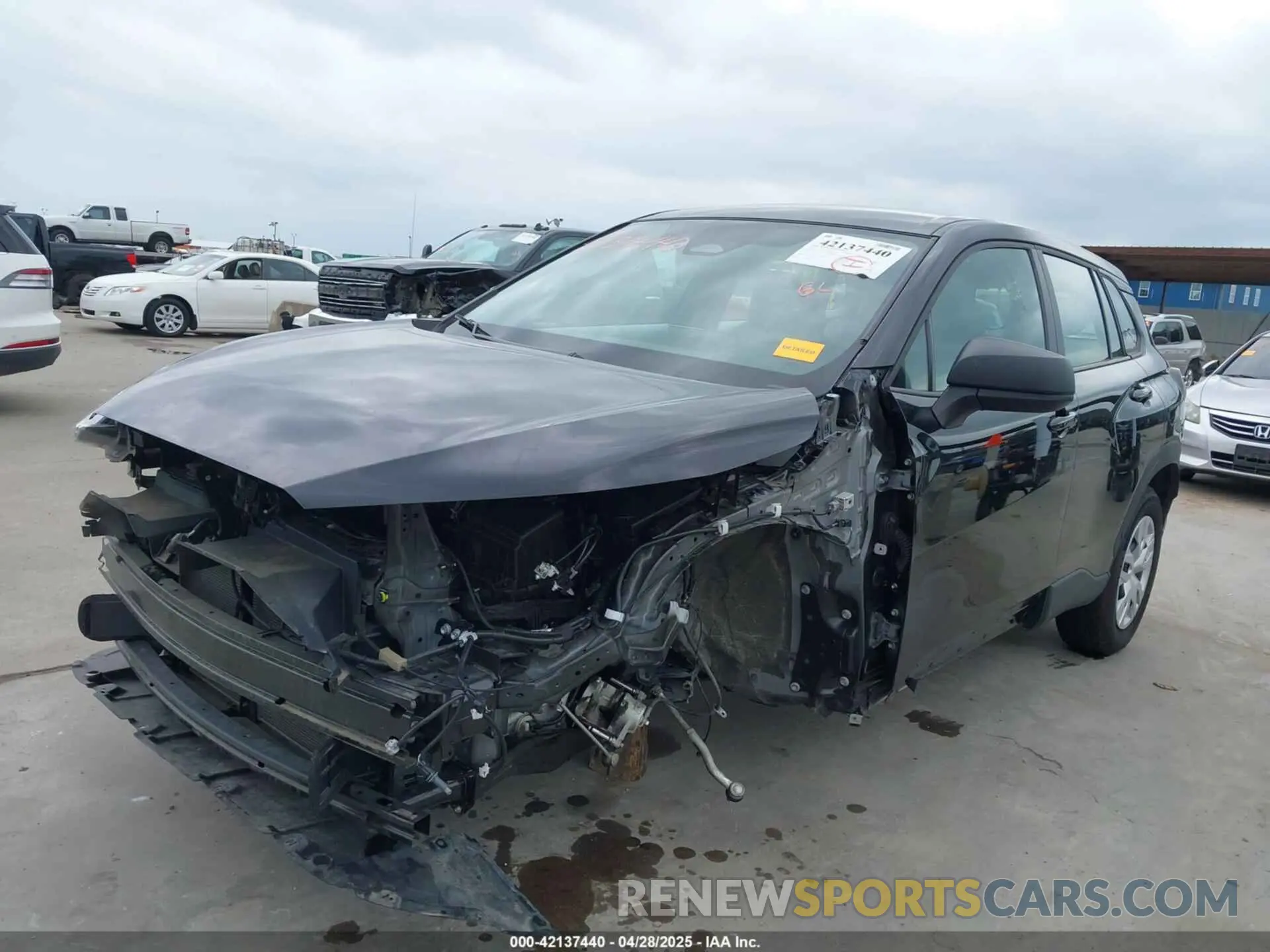 2 Photograph of a damaged car 7MUAAABG0RV084192 TOYOTA COROLLA CROSS 2024