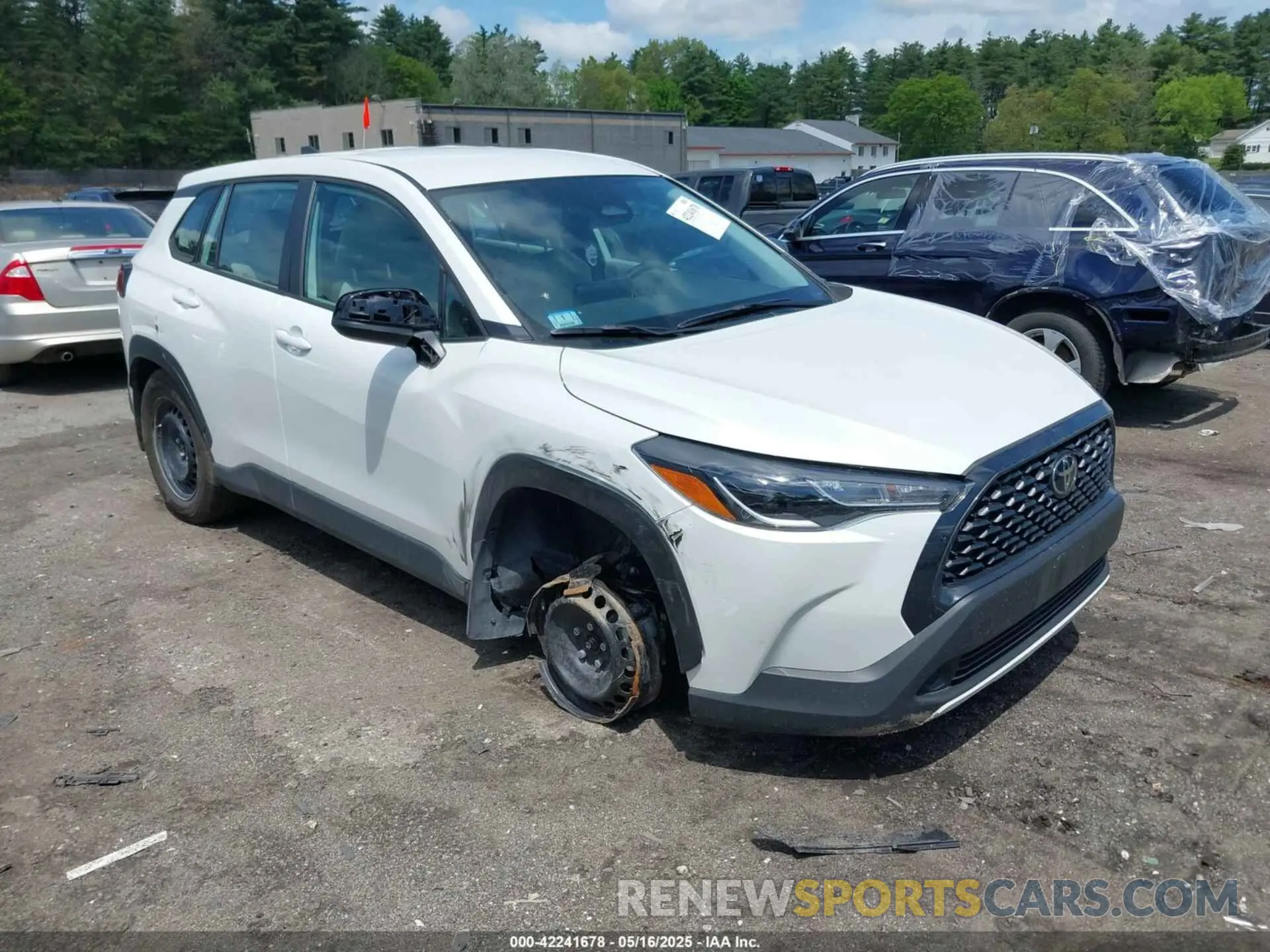 1 Photograph of a damaged car 7MUAAABG5RV117722 TOYOTA COROLLA CROSS 2024