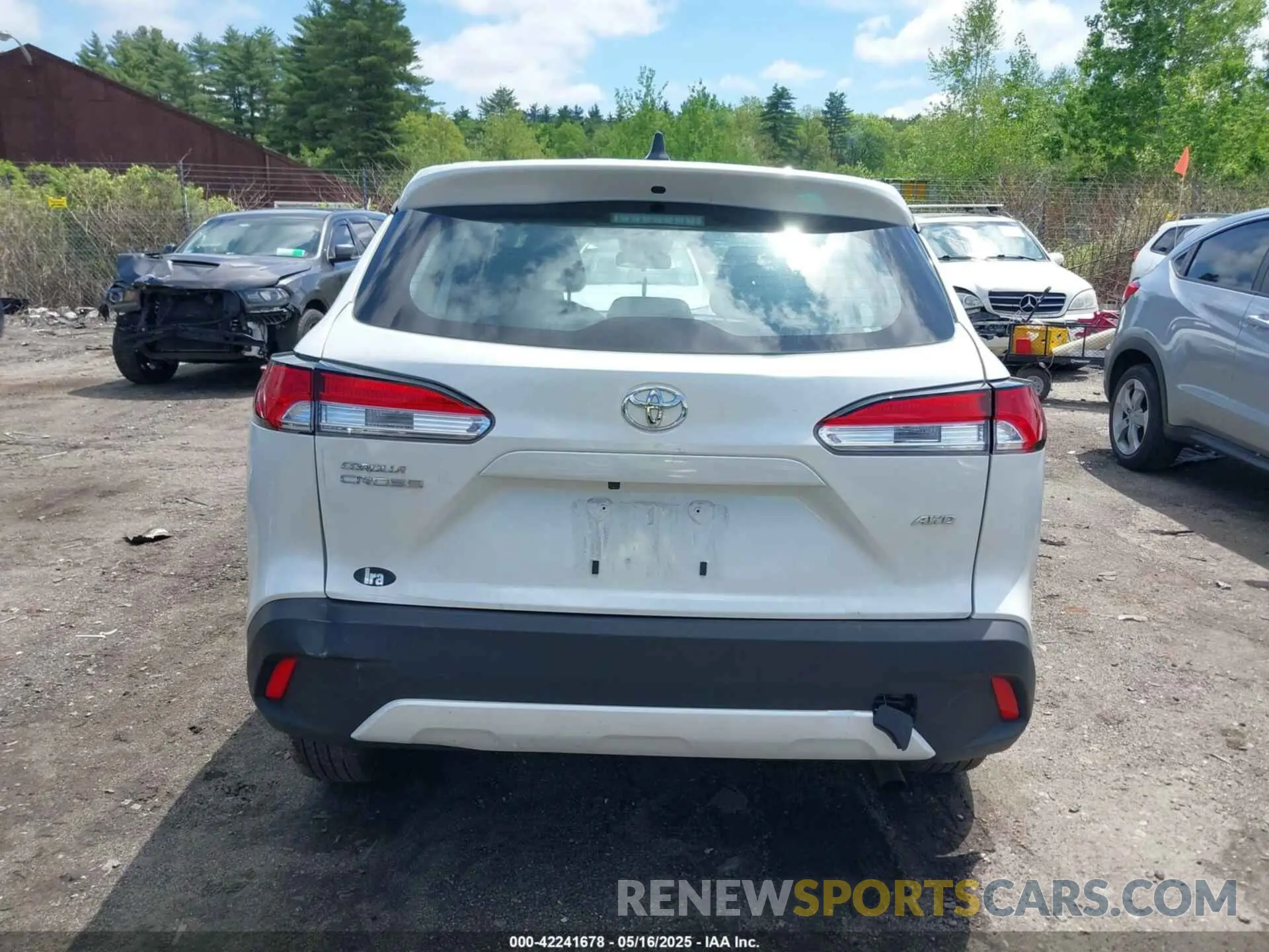 16 Photograph of a damaged car 7MUAAABG5RV117722 TOYOTA COROLLA CROSS 2024