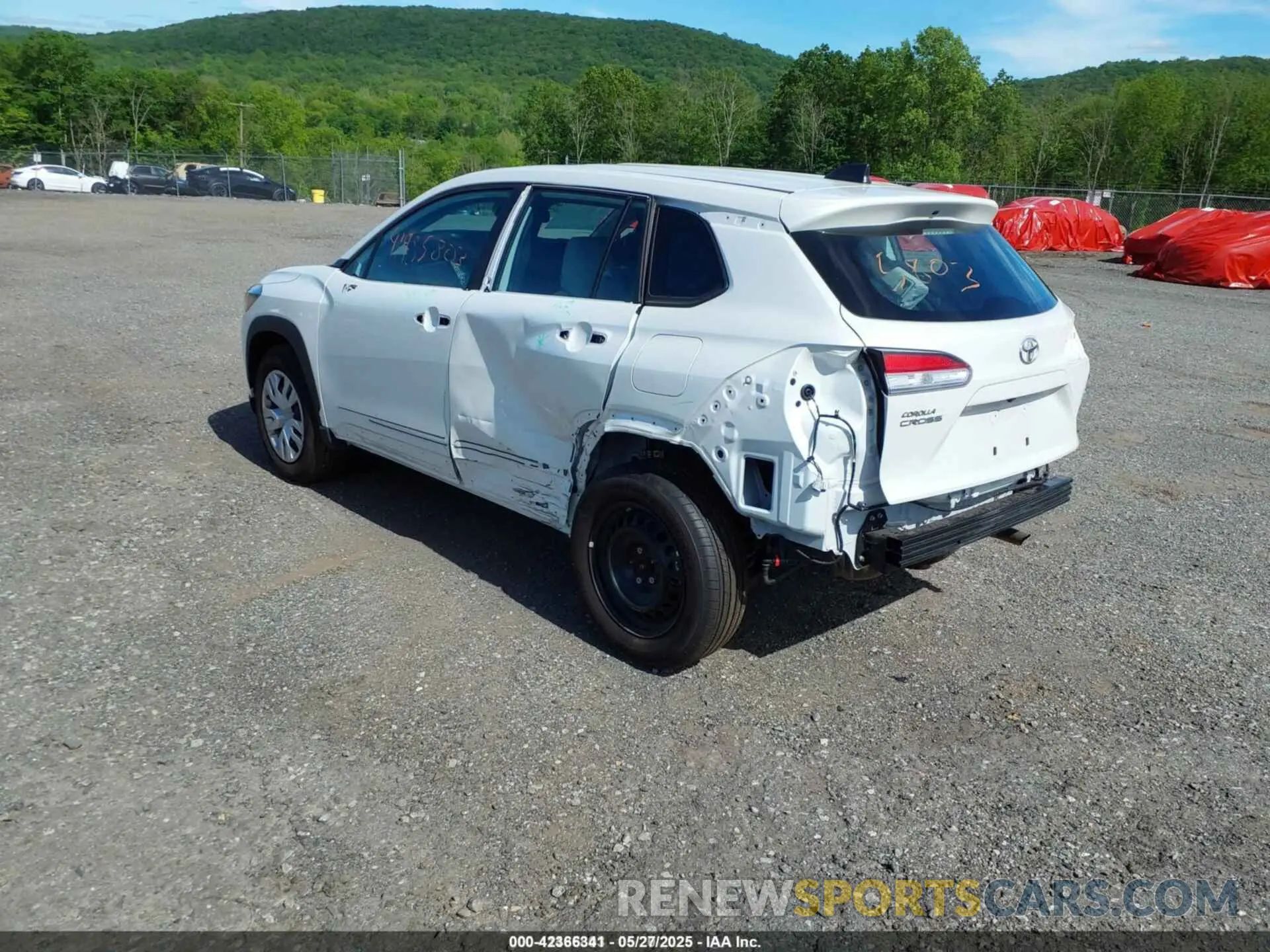 3 Photograph of a damaged car 7MUAAABG9RV105847 TOYOTA COROLLA CROSS 2024