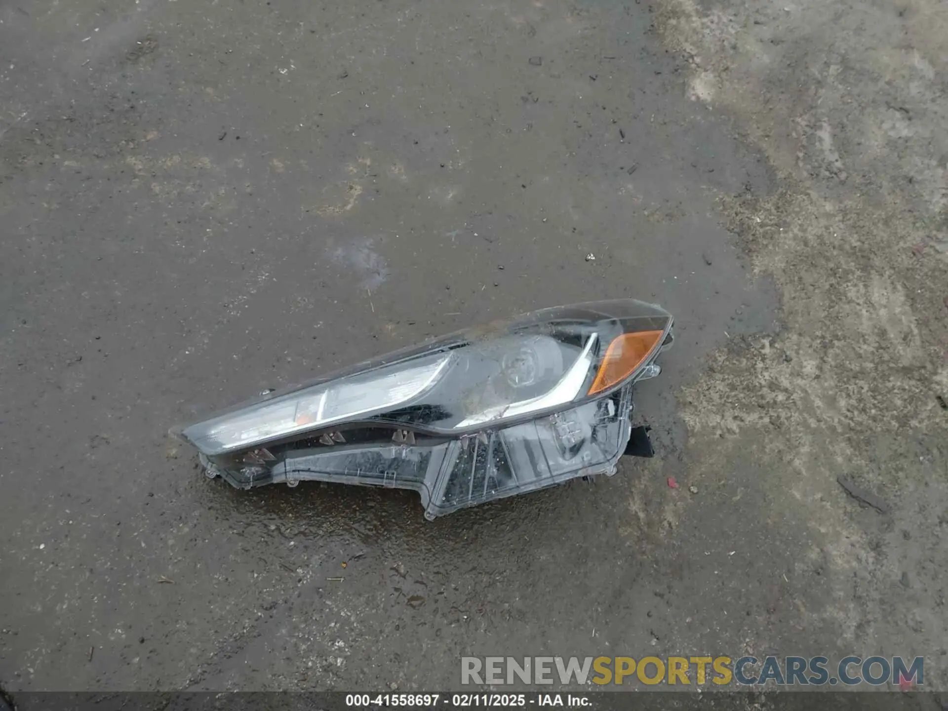 12 Photograph of a damaged car 7MUAAABGXRV107574 TOYOTA COROLLA CROSS 2024