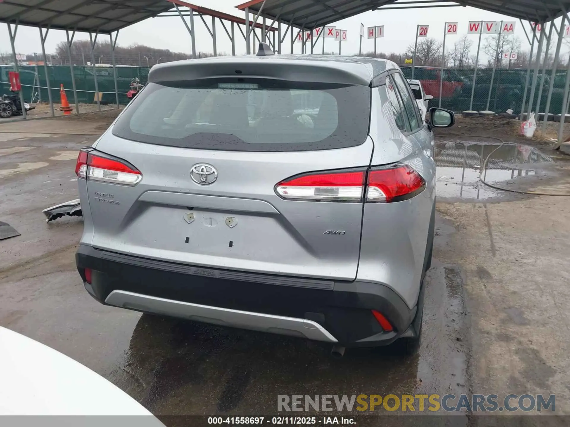17 Photograph of a damaged car 7MUAAABGXRV107574 TOYOTA COROLLA CROSS 2024