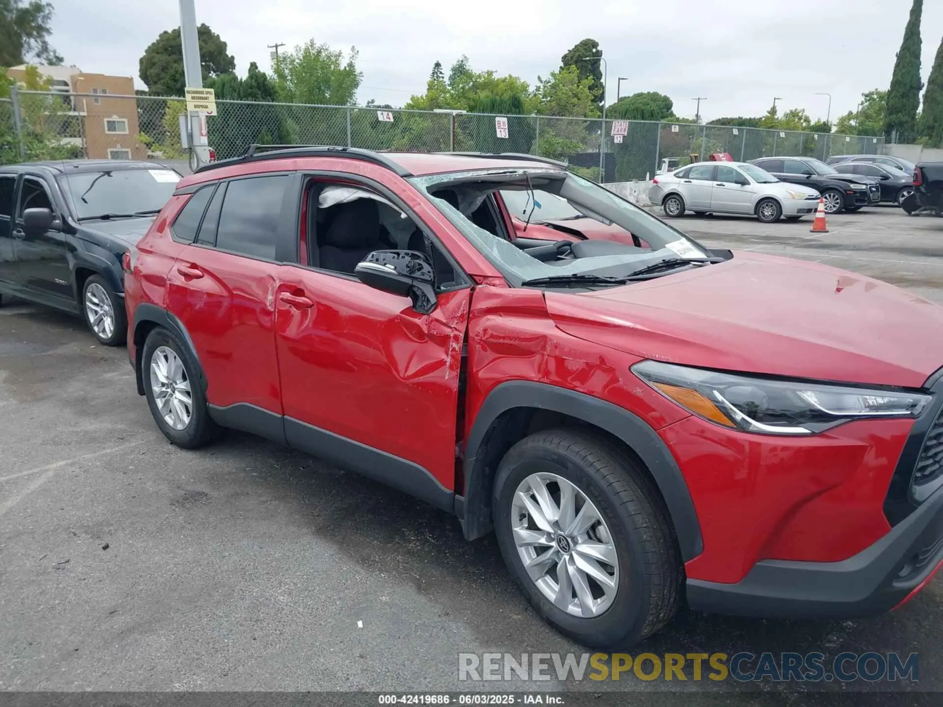 11 Photograph of a damaged car 7MUBAAAG2RV104982 TOYOTA COROLLA CROSS 2024