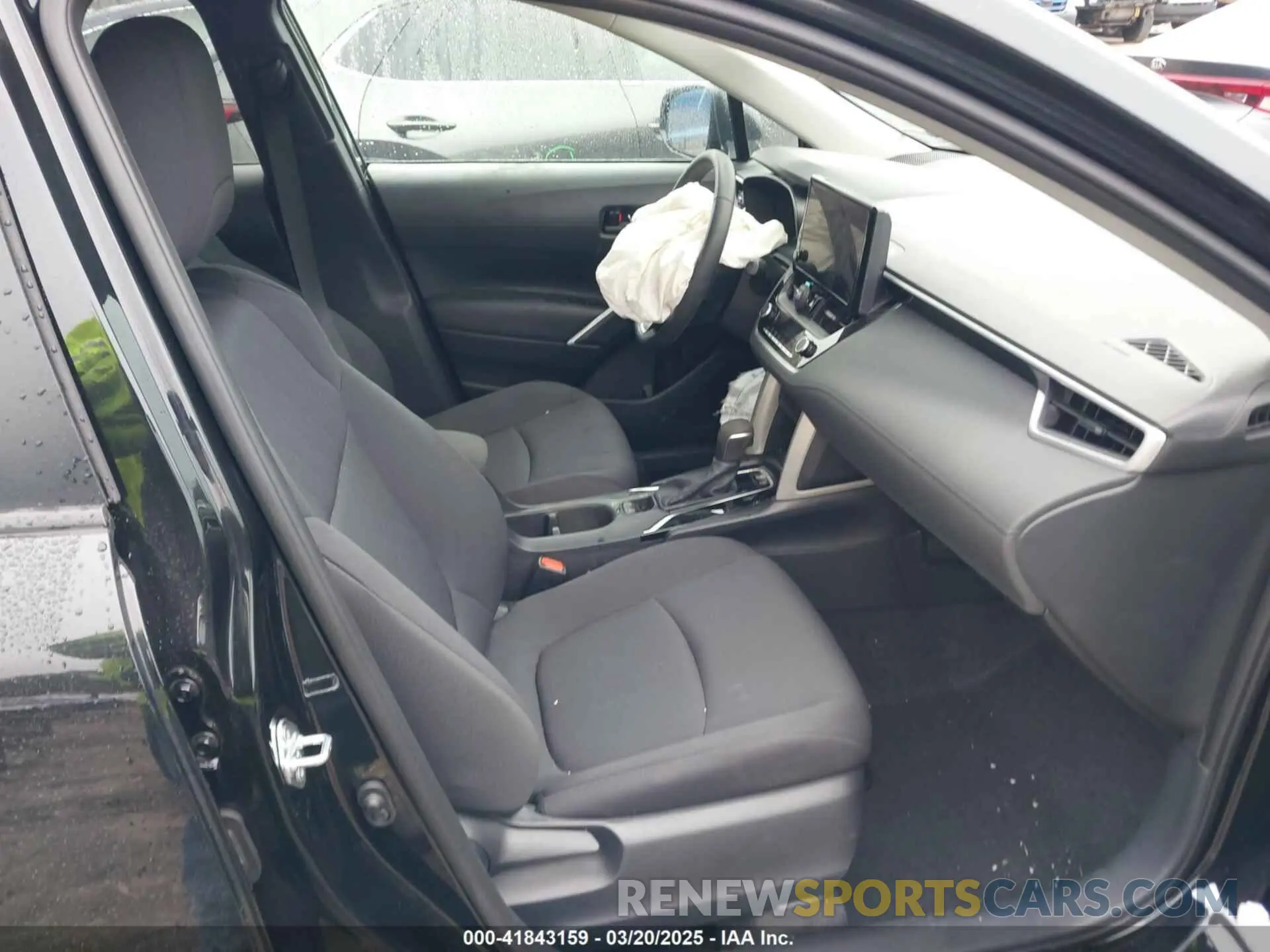 5 Photograph of a damaged car 7MUBAABG0RV109824 TOYOTA COROLLA CROSS 2024