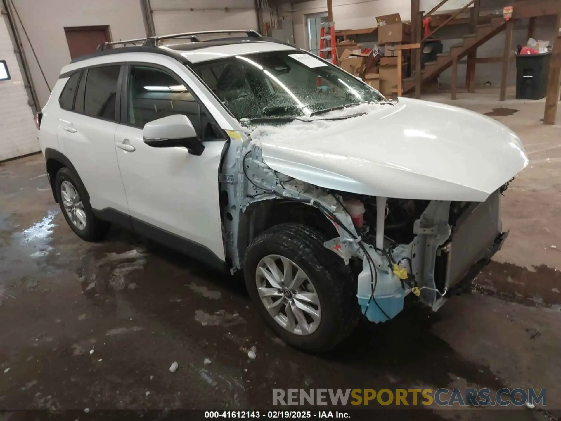 1 Photograph of a damaged car 7MUBAABG1RV105846 TOYOTA COROLLA CROSS 2024