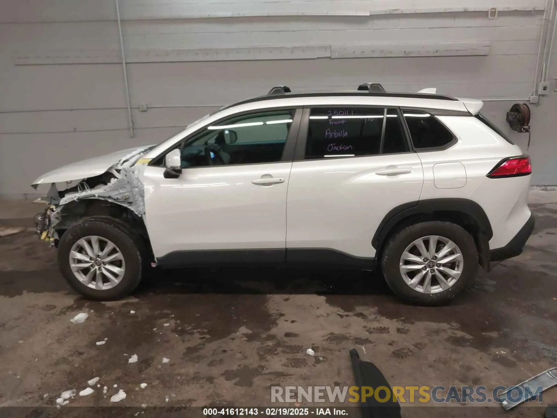 15 Photograph of a damaged car 7MUBAABG1RV105846 TOYOTA COROLLA CROSS 2024