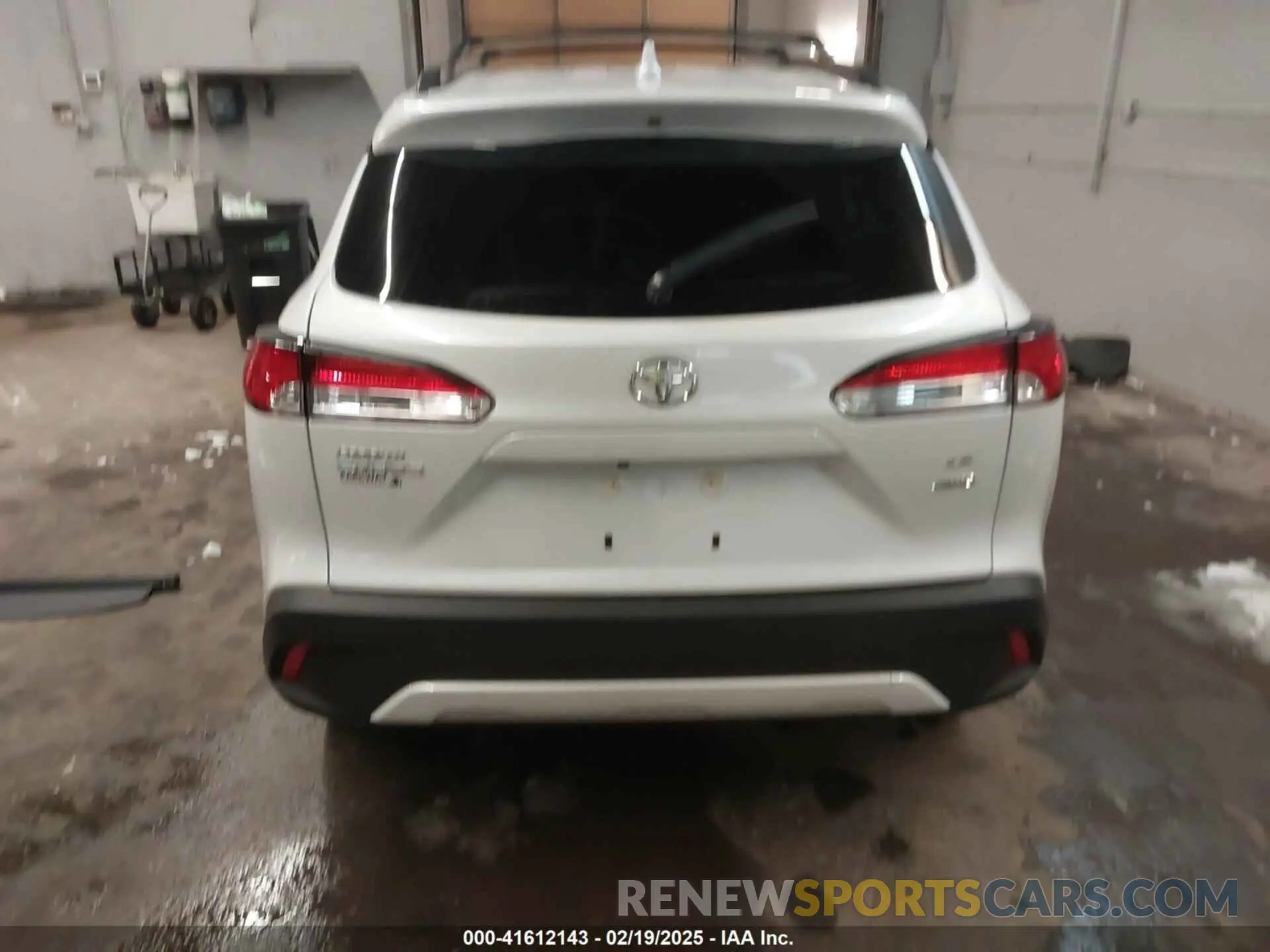 17 Photograph of a damaged car 7MUBAABG1RV105846 TOYOTA COROLLA CROSS 2024