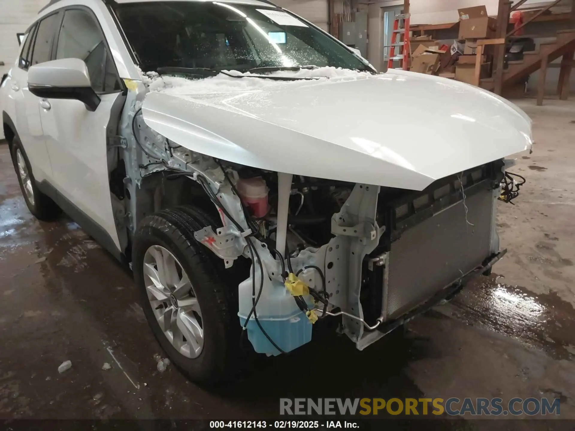 18 Photograph of a damaged car 7MUBAABG1RV105846 TOYOTA COROLLA CROSS 2024