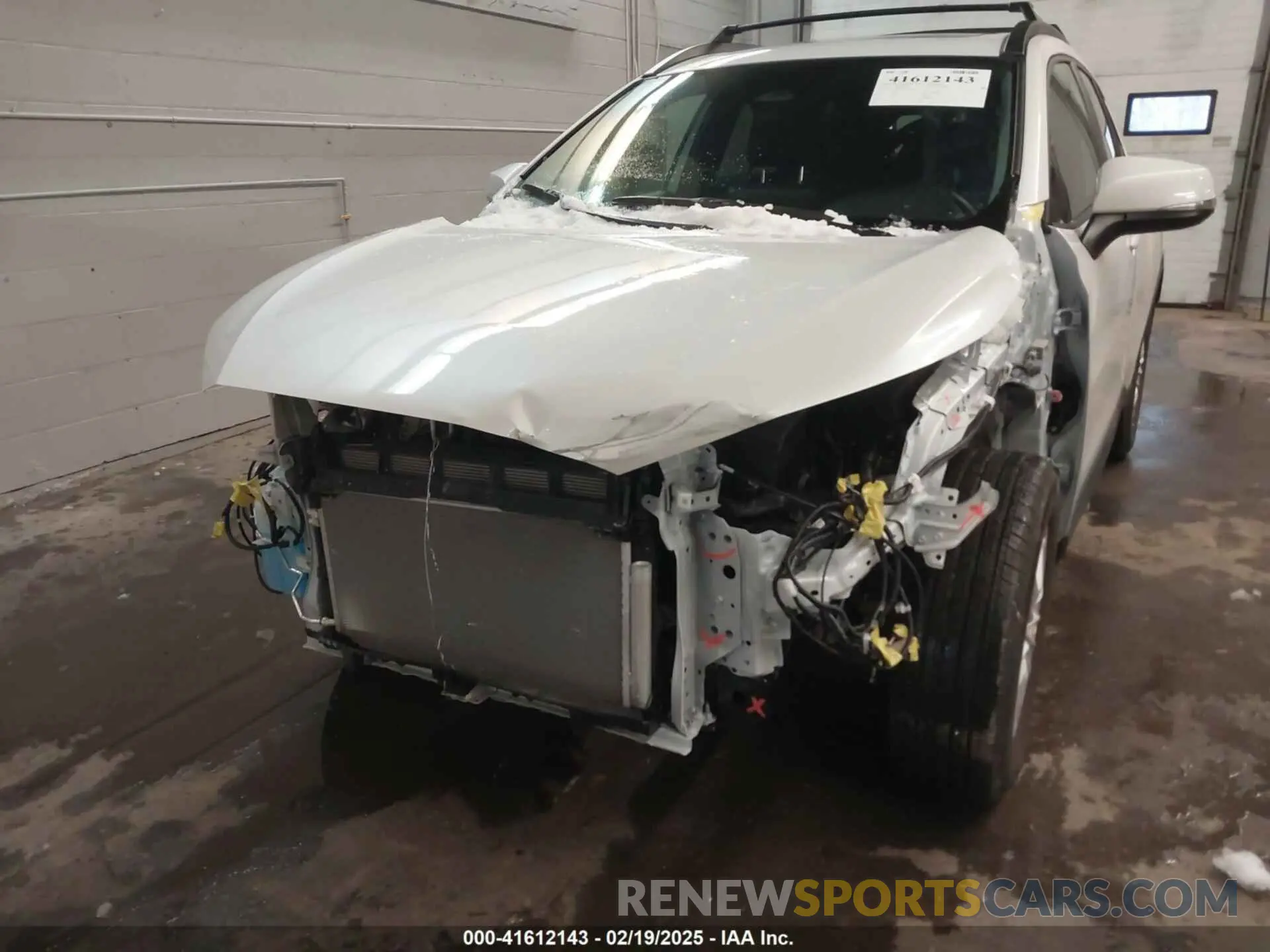 6 Photograph of a damaged car 7MUBAABG1RV105846 TOYOTA COROLLA CROSS 2024