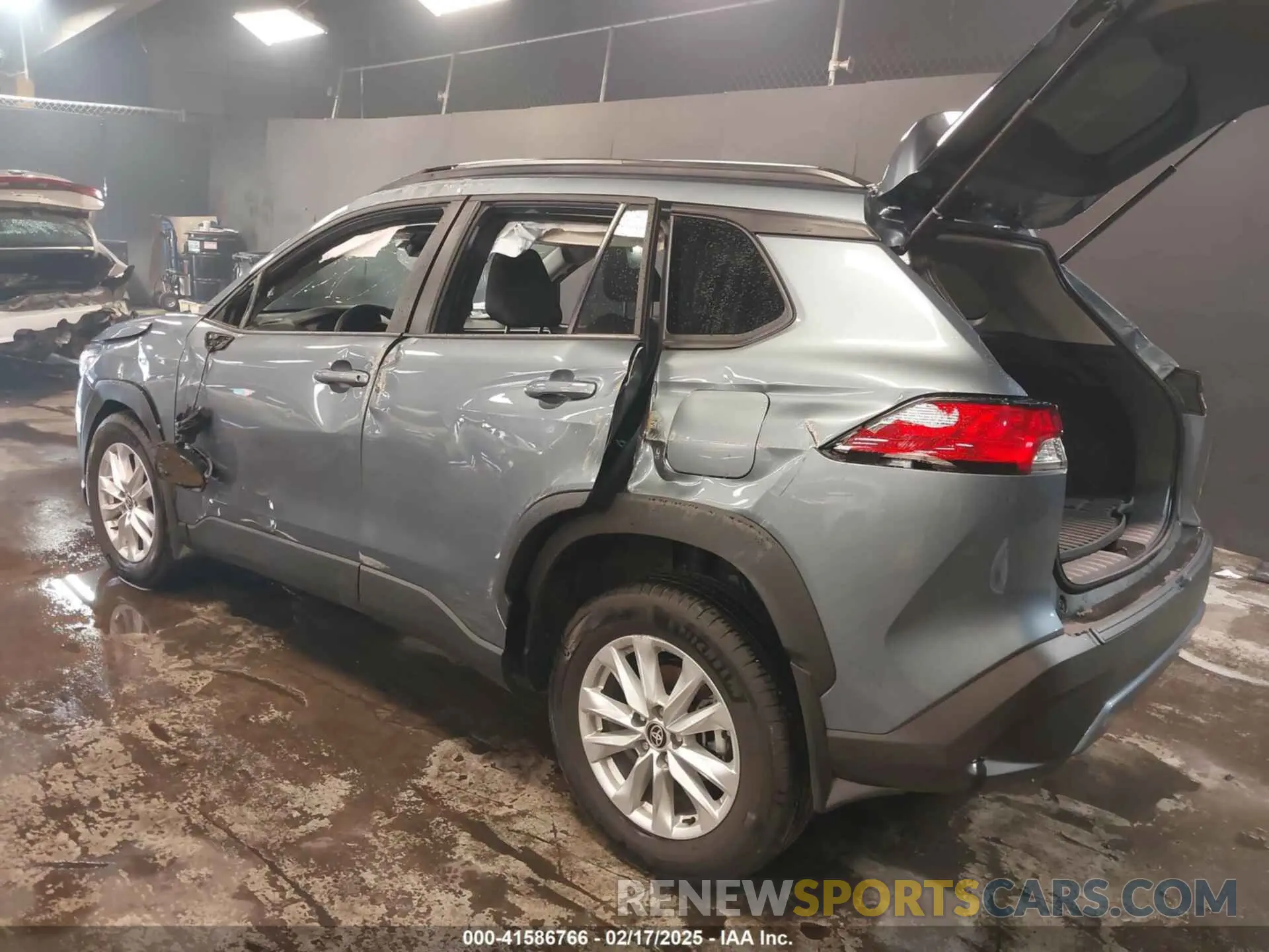 3 Photograph of a damaged car 7MUBAABG8RV111689 TOYOTA COROLLA CROSS 2024