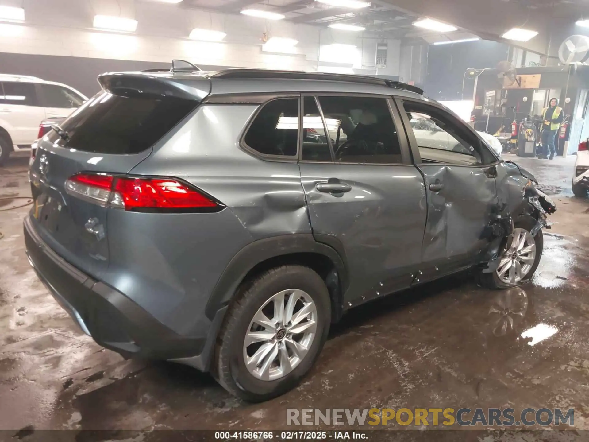 4 Photograph of a damaged car 7MUBAABG8RV111689 TOYOTA COROLLA CROSS 2024