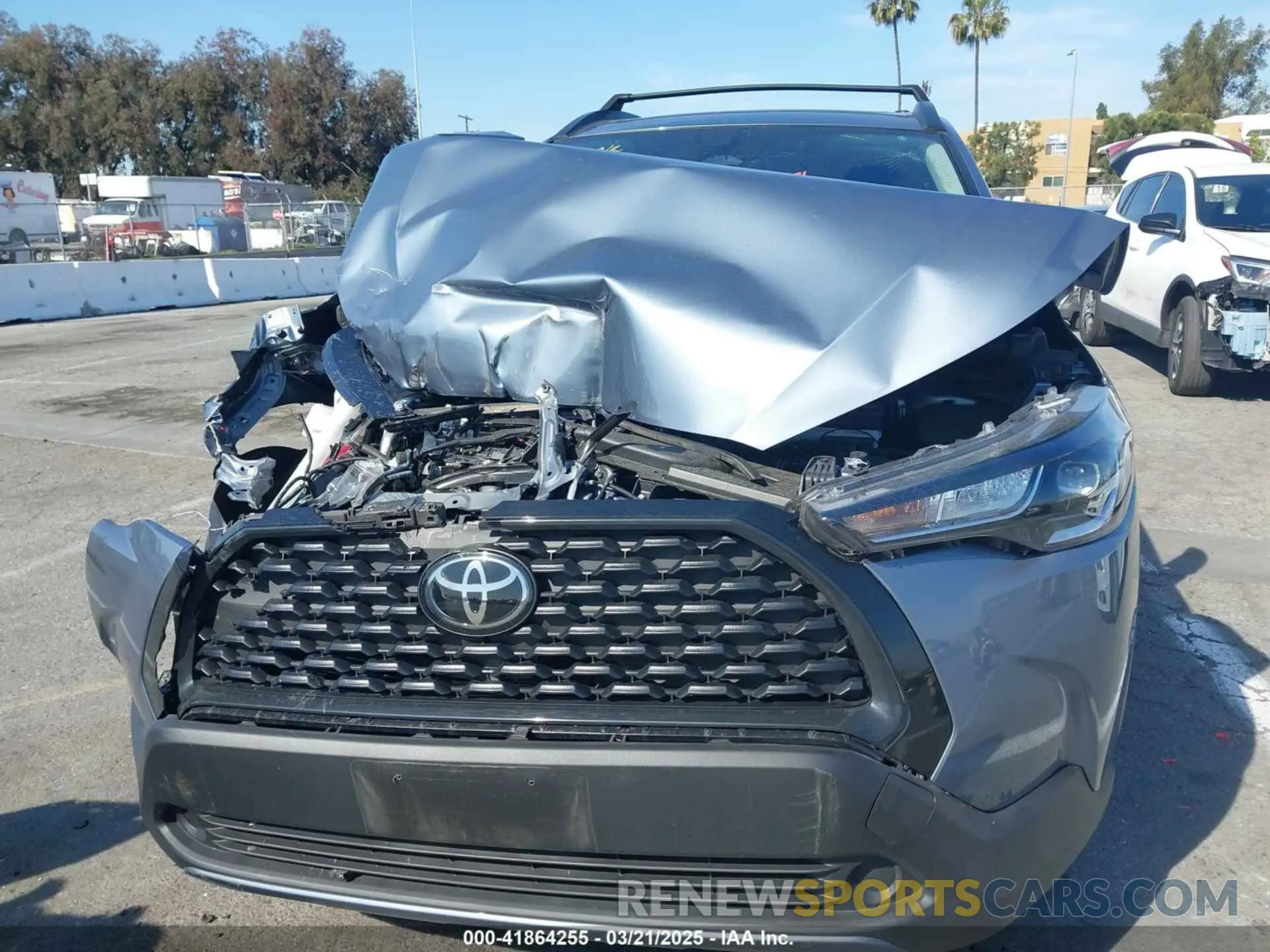 12 Photograph of a damaged car 7MUBAABGXRV096631 TOYOTA COROLLA CROSS 2024