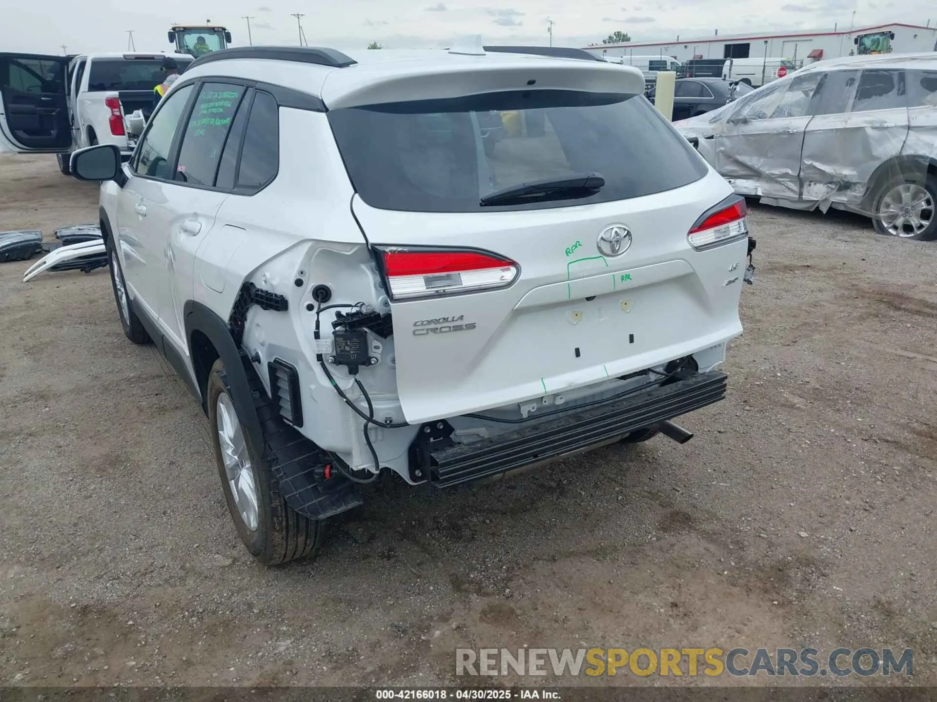21 Photograph of a damaged car 7MUBAABGXRV106963 TOYOTA COROLLA CROSS 2024