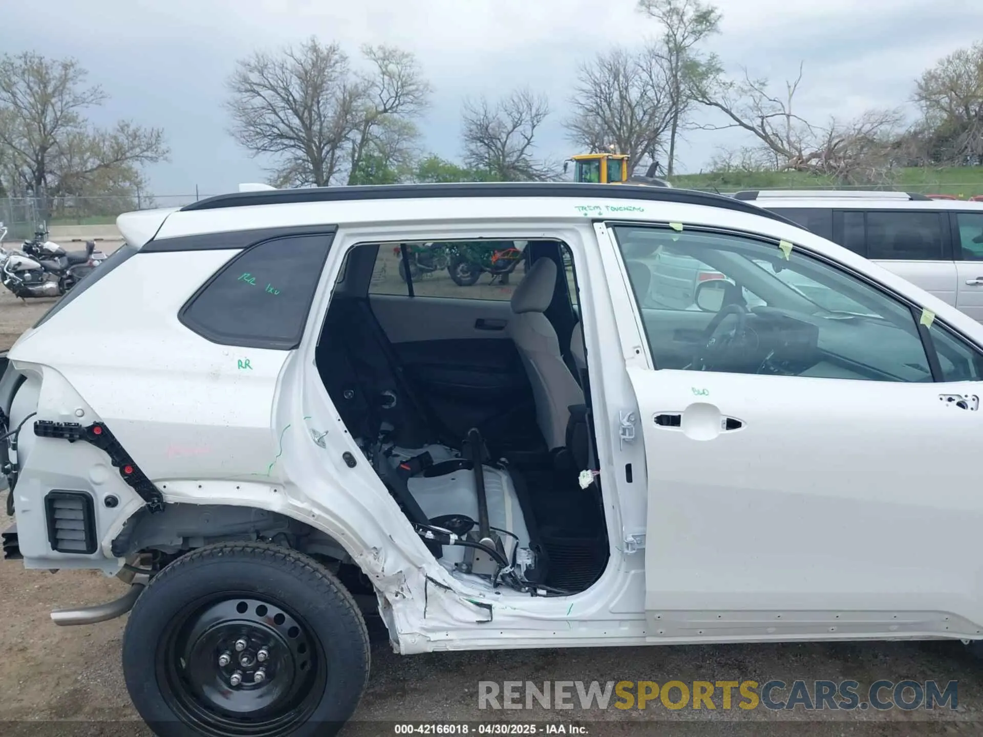 22 Photograph of a damaged car 7MUBAABGXRV106963 TOYOTA COROLLA CROSS 2024