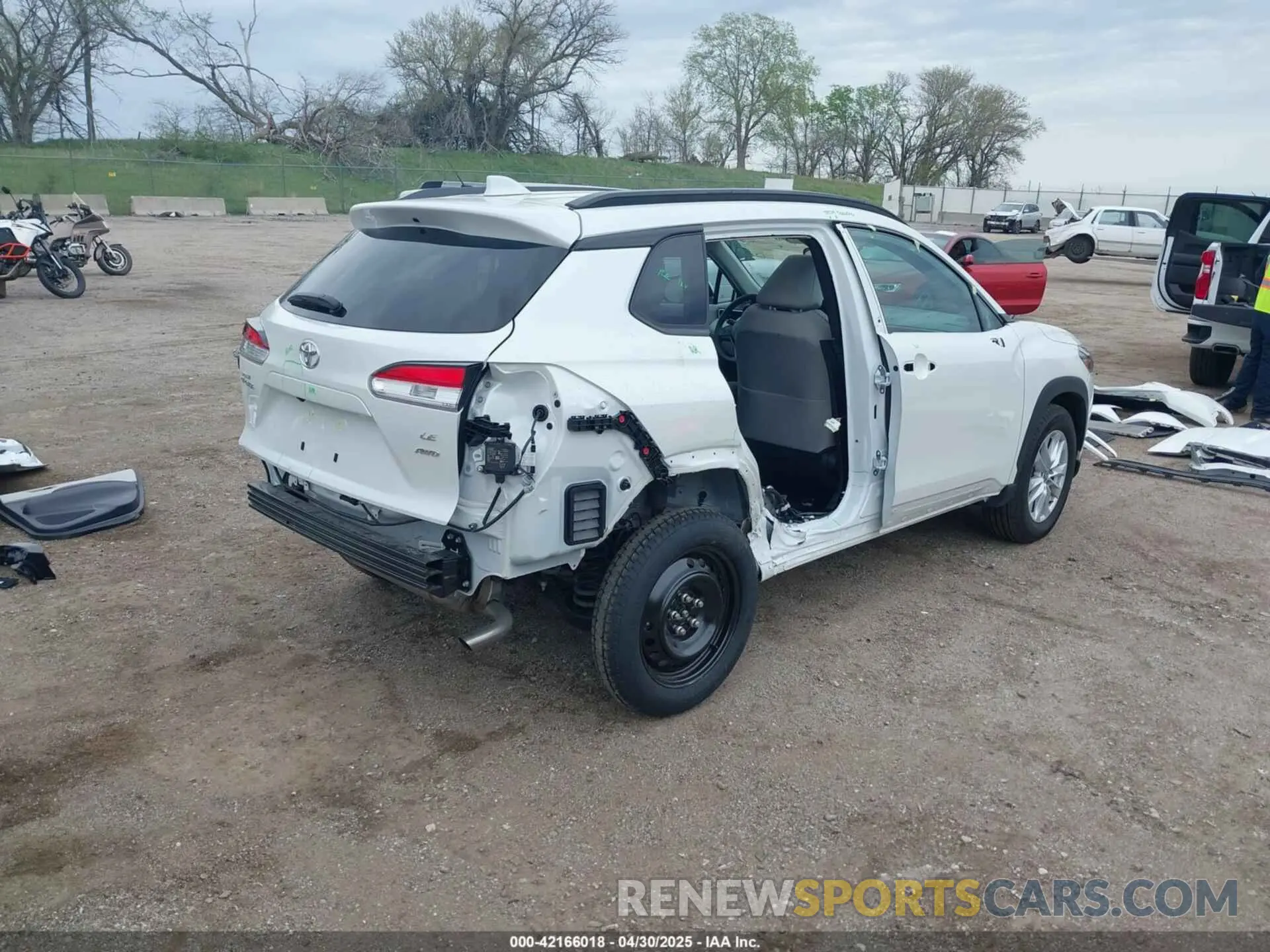 4 Photograph of a damaged car 7MUBAABGXRV106963 TOYOTA COROLLA CROSS 2024