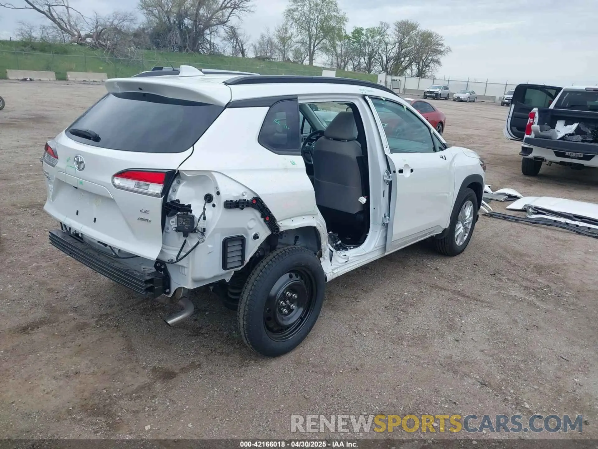 6 Photograph of a damaged car 7MUBAABGXRV106963 TOYOTA COROLLA CROSS 2024
