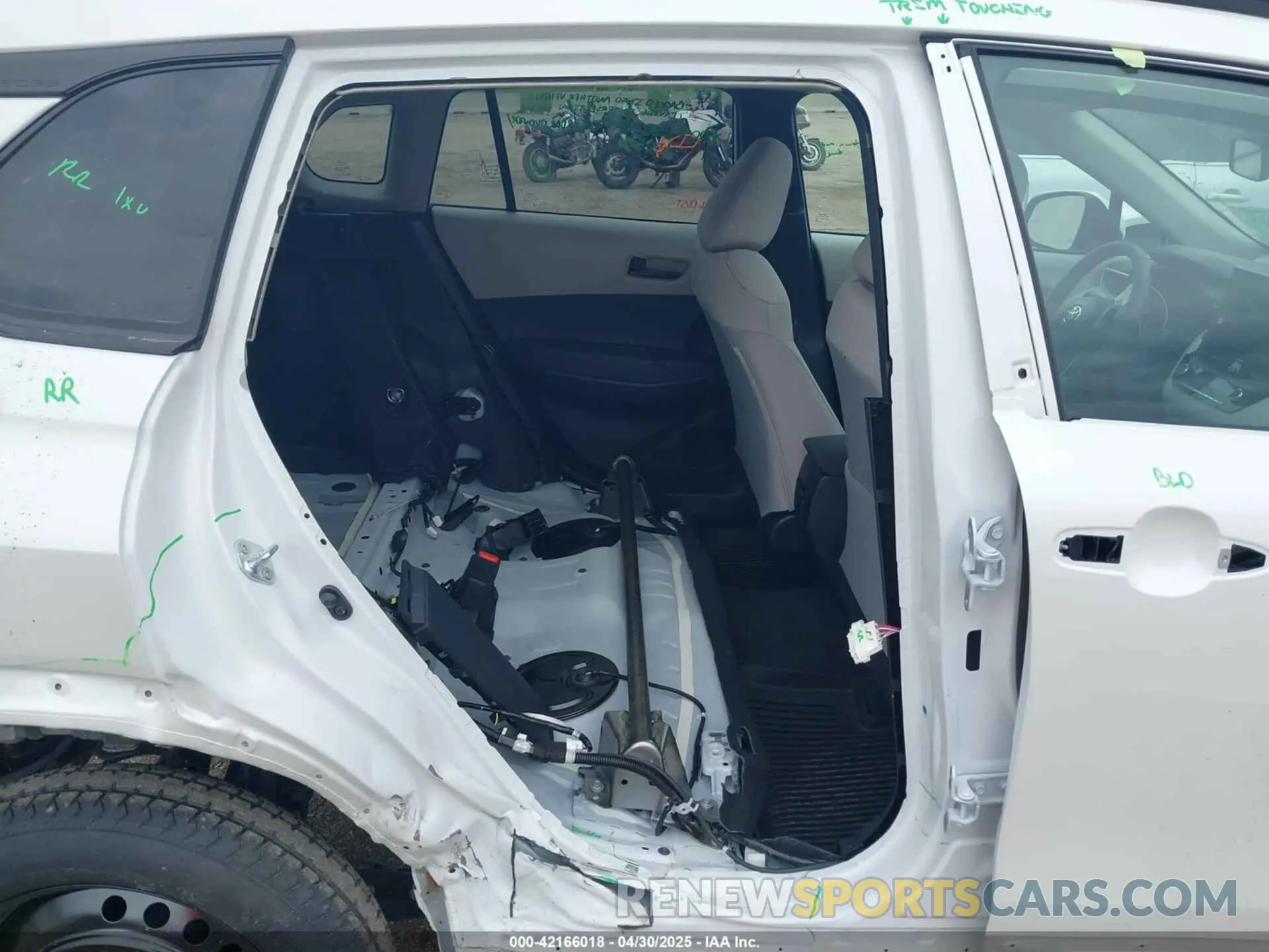 8 Photograph of a damaged car 7MUBAABGXRV106963 TOYOTA COROLLA CROSS 2024