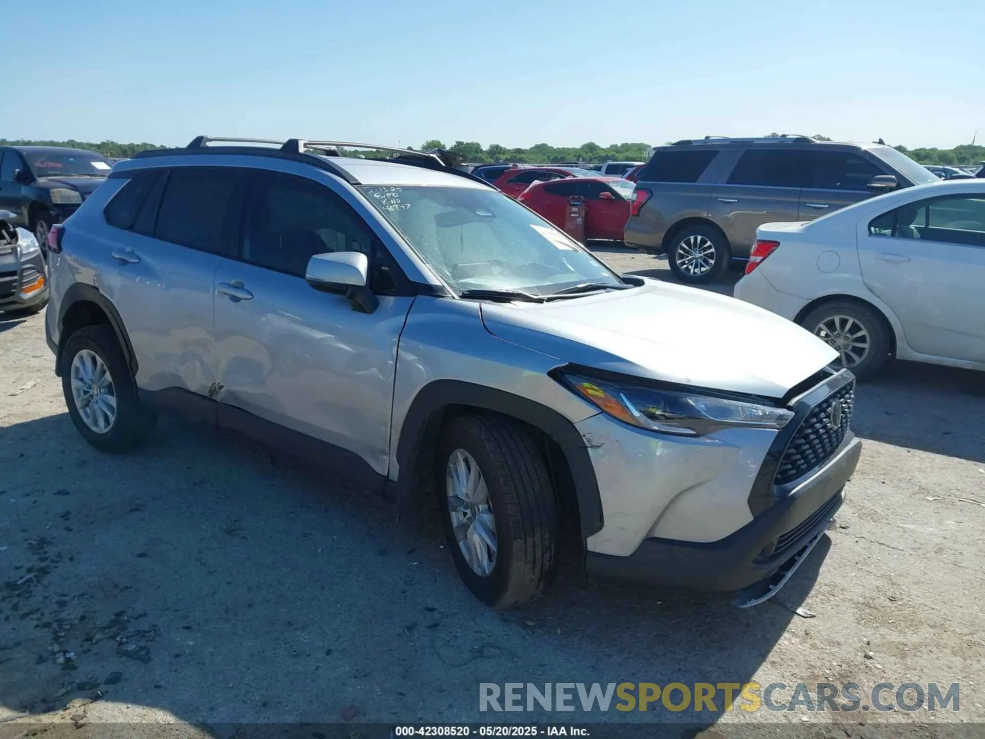 1 Photograph of a damaged car 7MUCAAAG4RV109170 TOYOTA COROLLA CROSS 2024