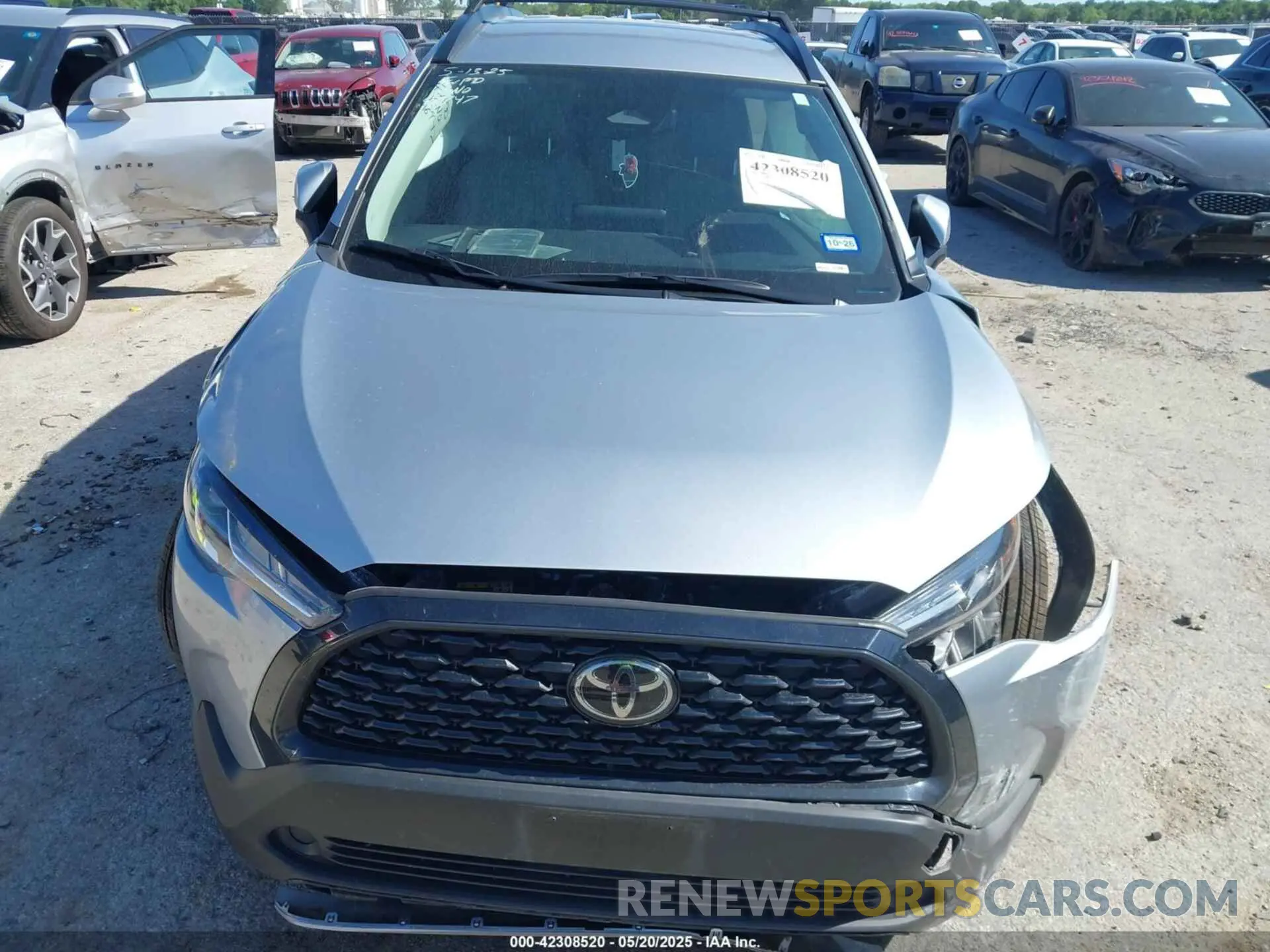 12 Photograph of a damaged car 7MUCAAAG4RV109170 TOYOTA COROLLA CROSS 2024