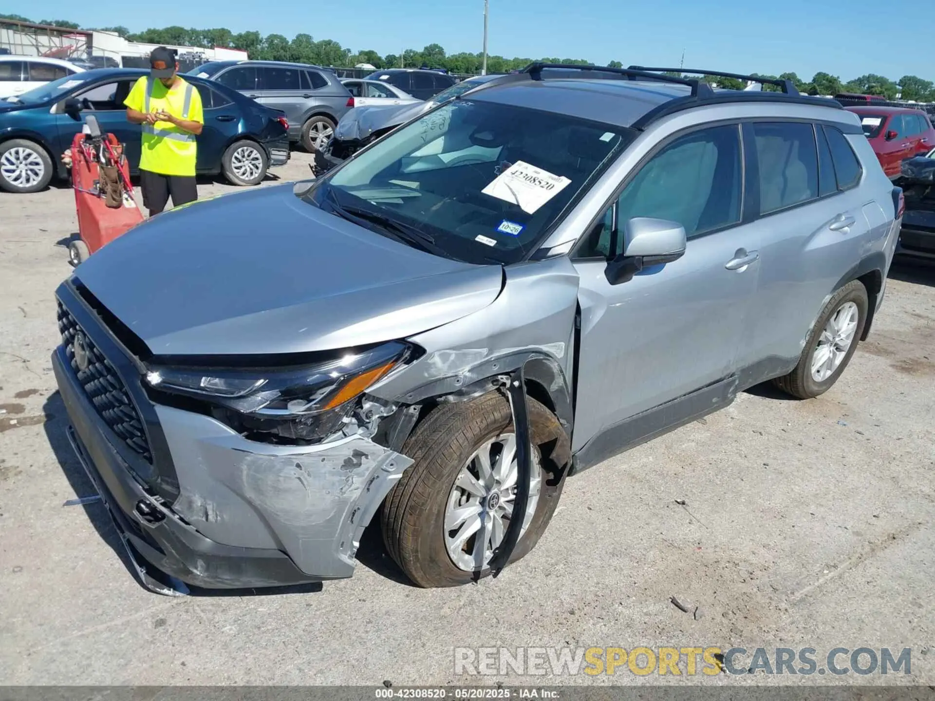2 Photograph of a damaged car 7MUCAAAG4RV109170 TOYOTA COROLLA CROSS 2024