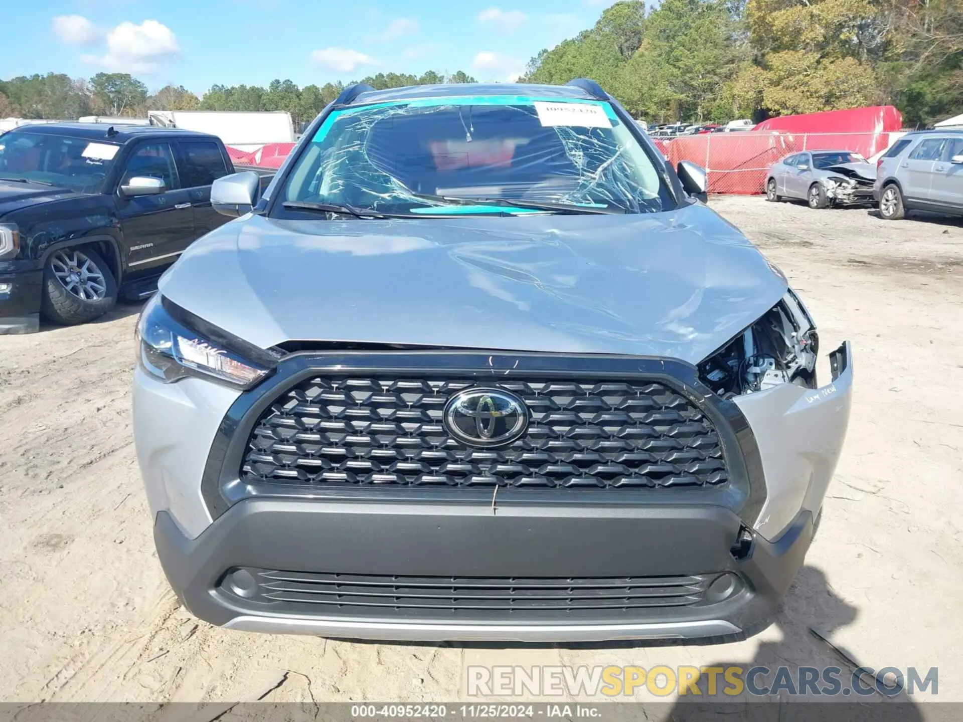 12 Photograph of a damaged car 7MUCAAAG7RV101189 TOYOTA COROLLA CROSS 2024